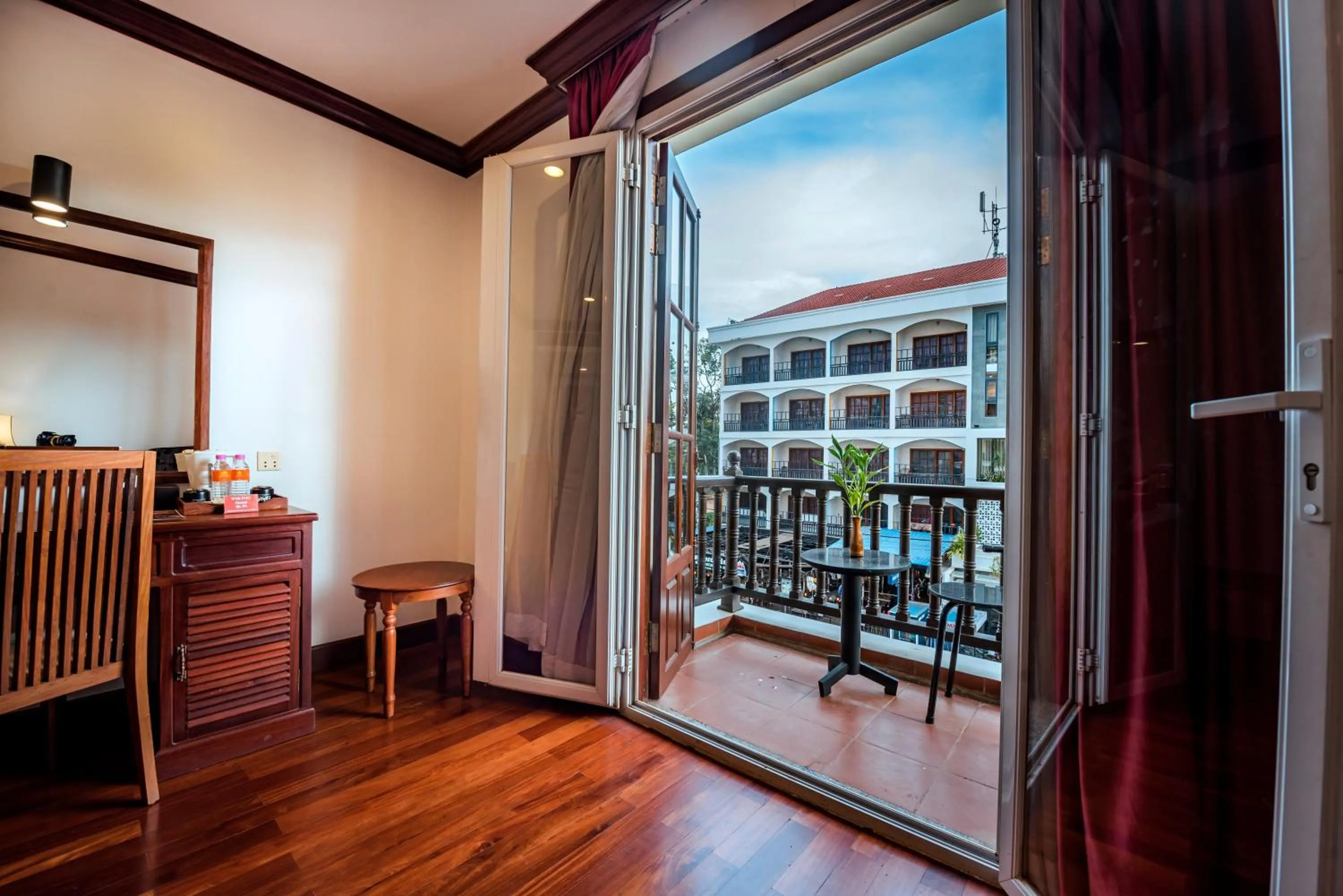 Balcony/Terrace, Bed in Royal Crown Hotel & Spa