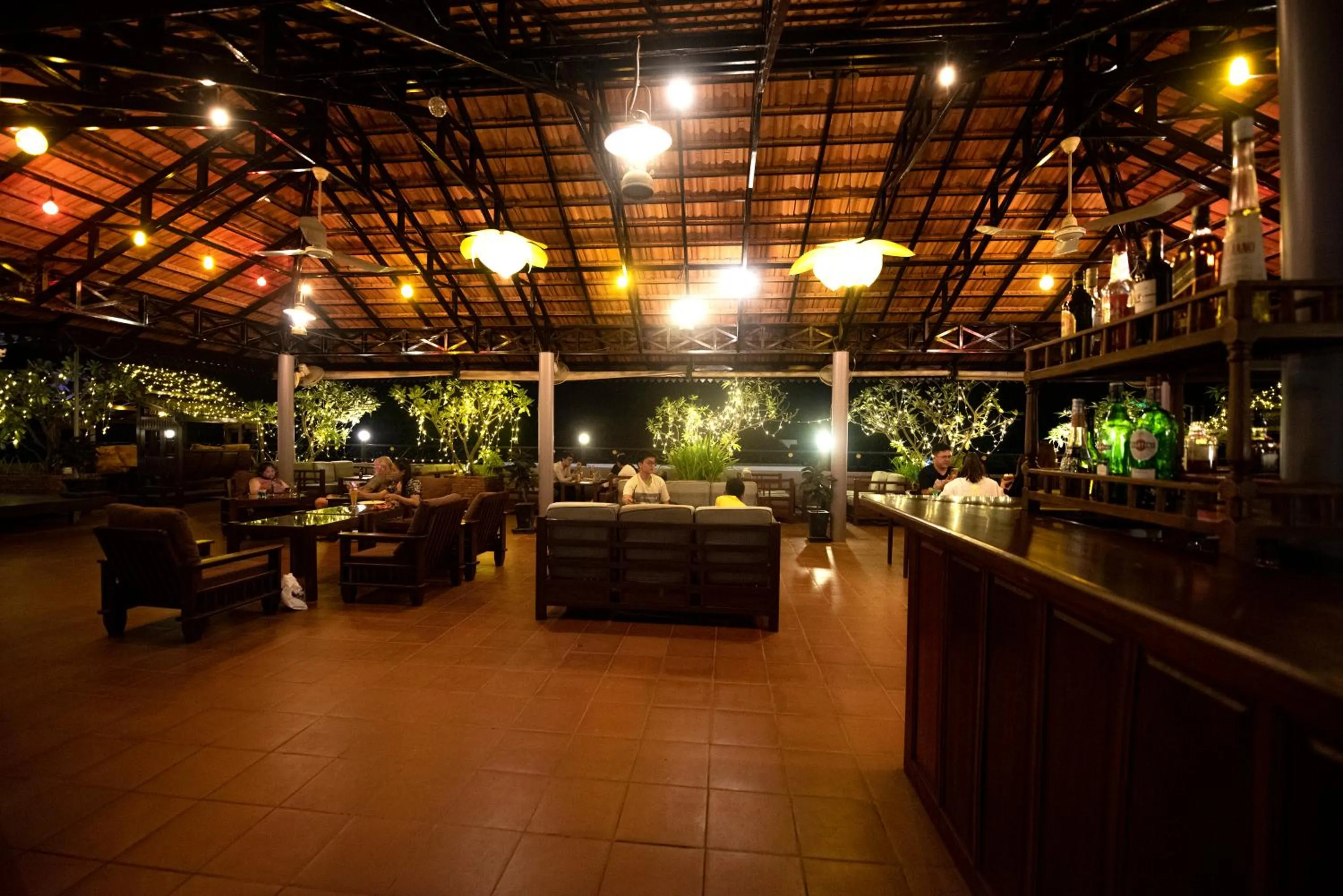 Lounge or bar in Royal Crown Hotel & Spa