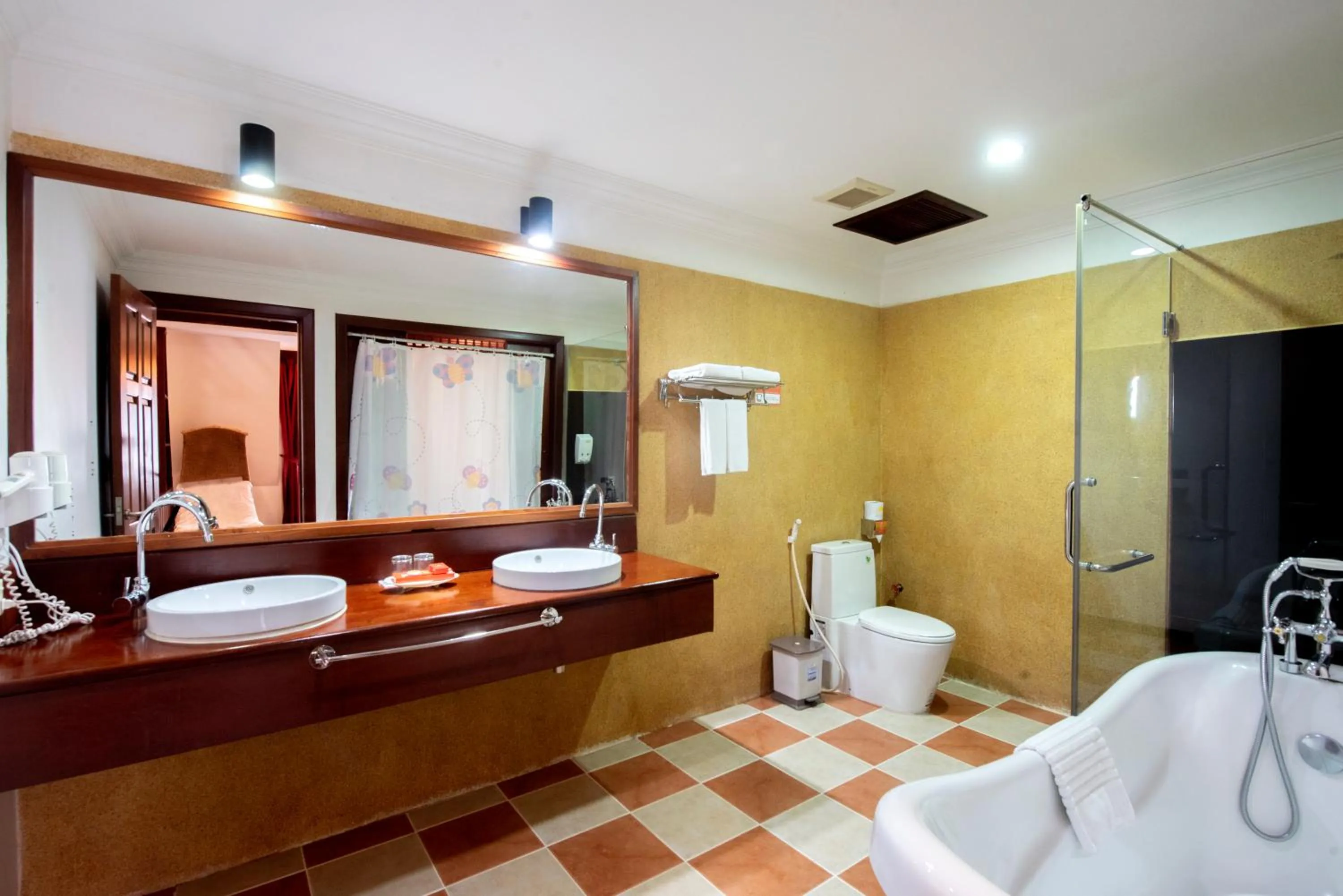 Bathroom in Royal Crown Hotel & Spa