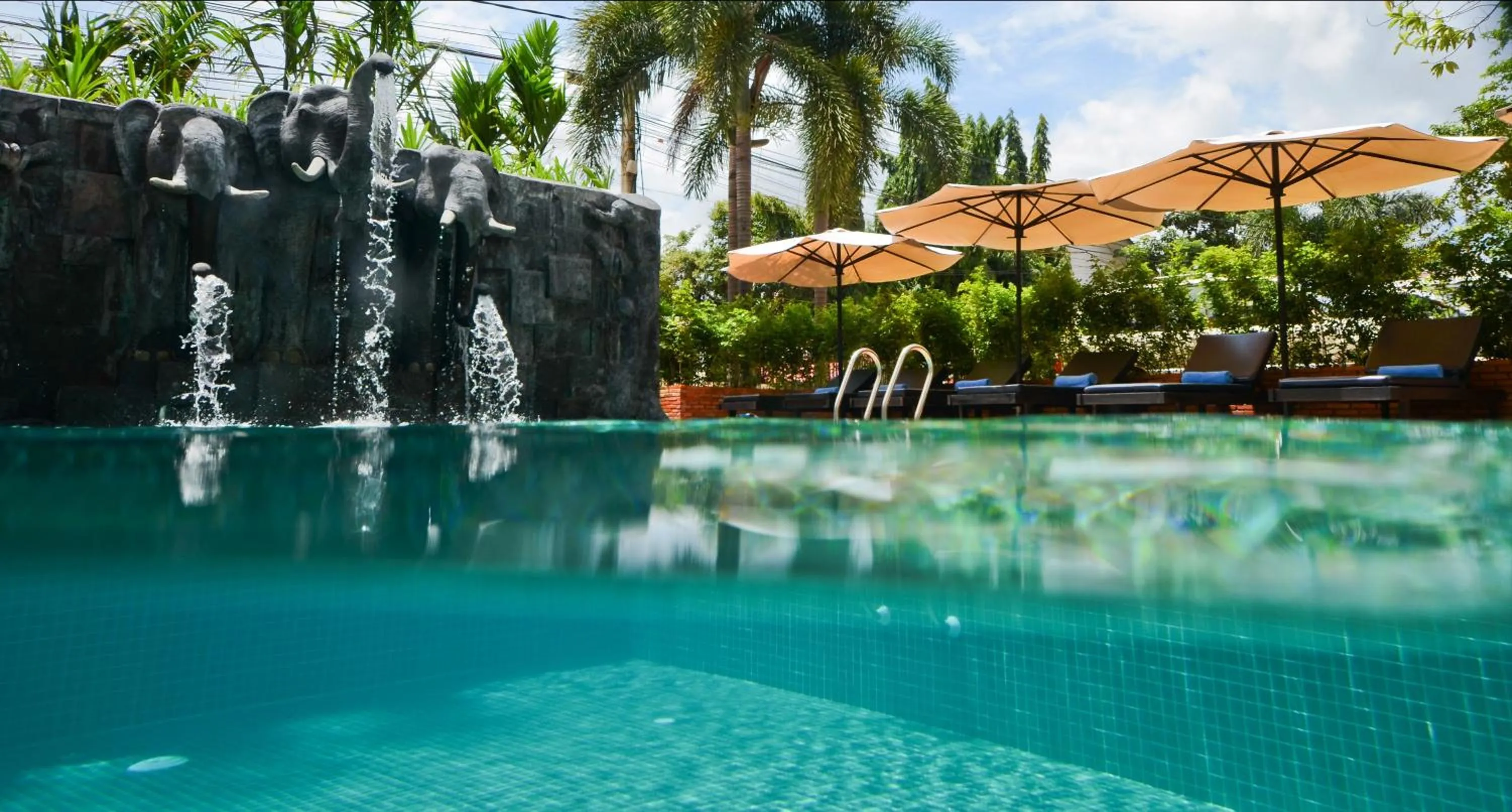 Swimming pool in Royal Crown Hotel & Spa