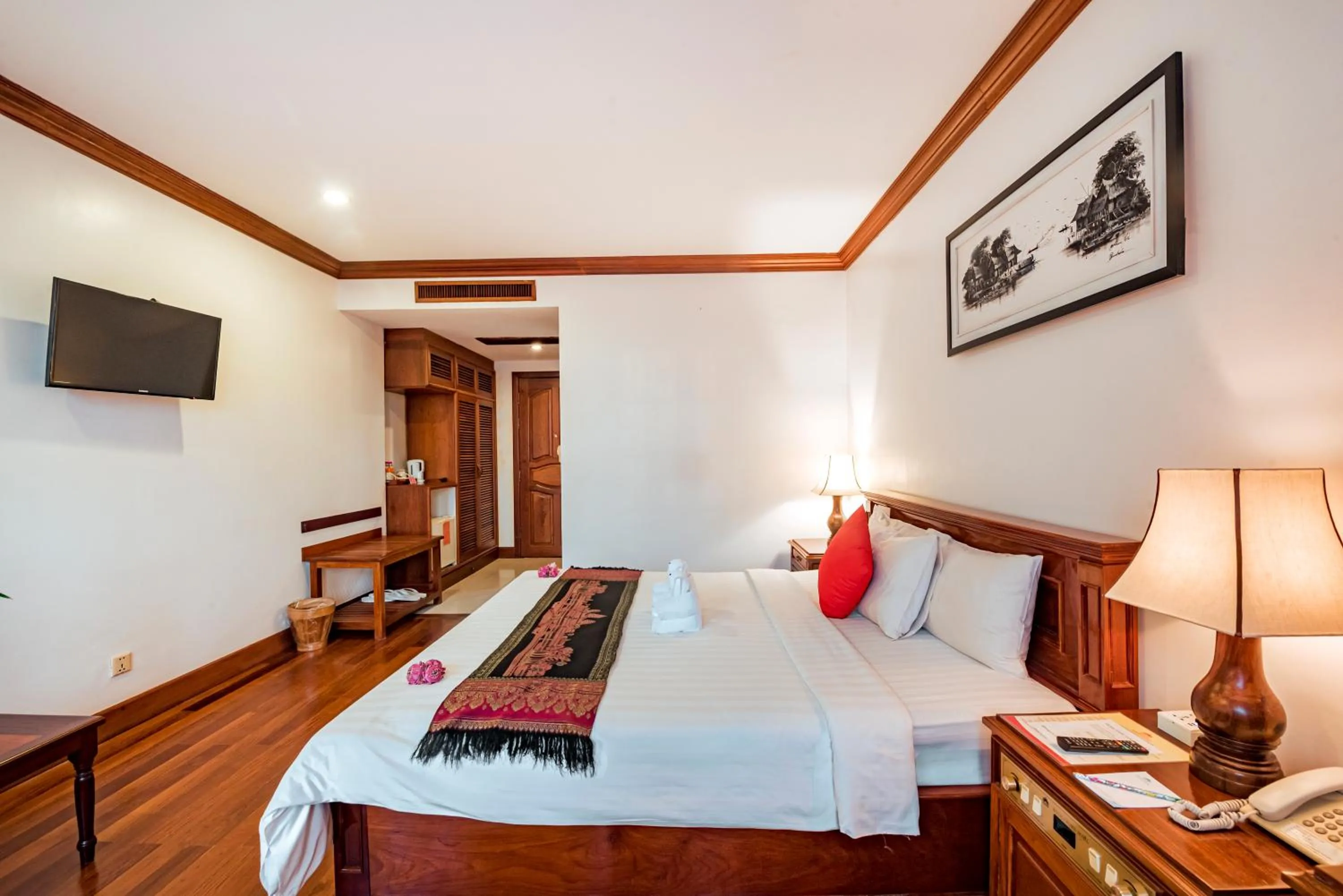 Bedroom, Bed in Royal Crown Hotel & Spa