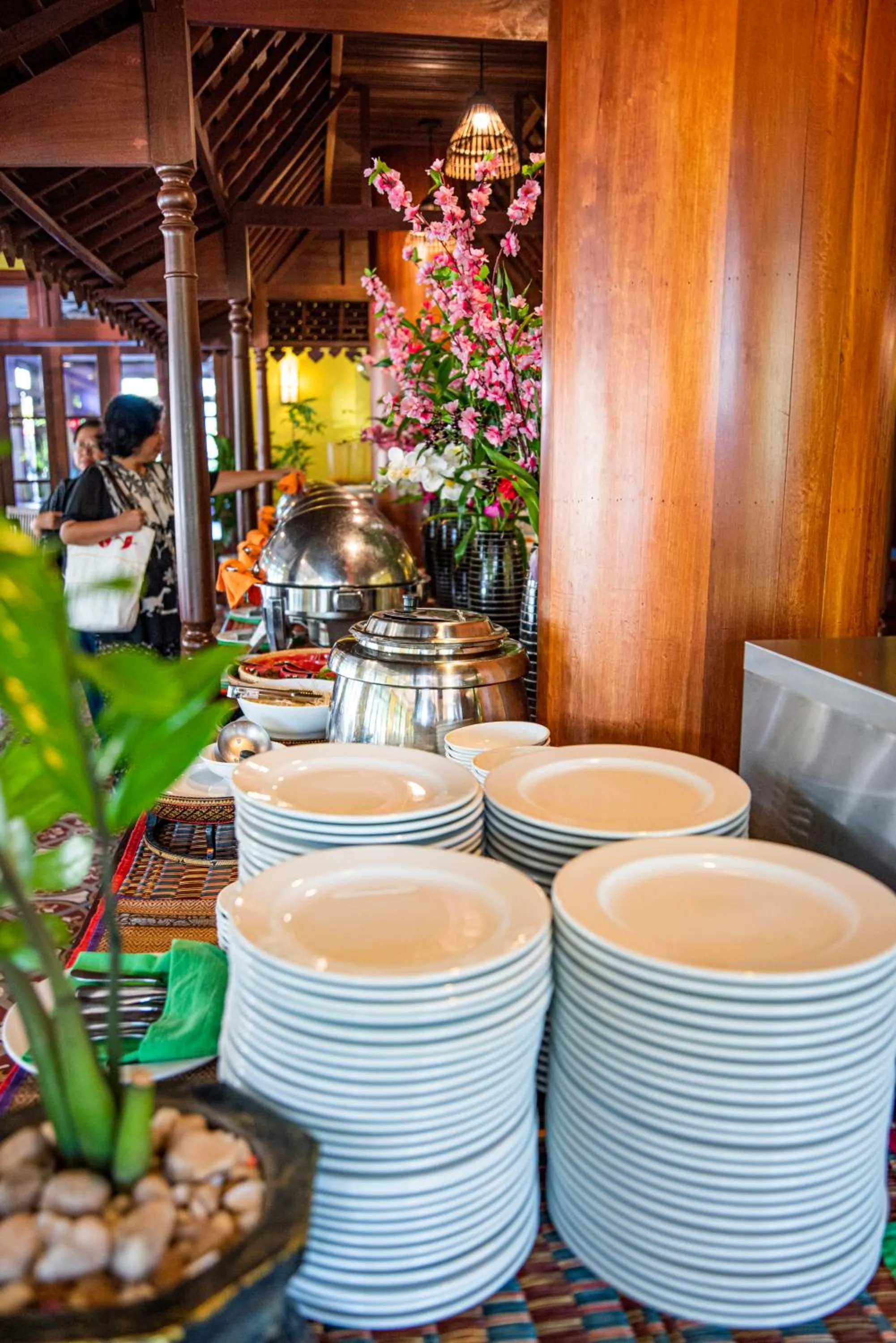 Restaurant/places to eat in Royal Crown Hotel & Spa