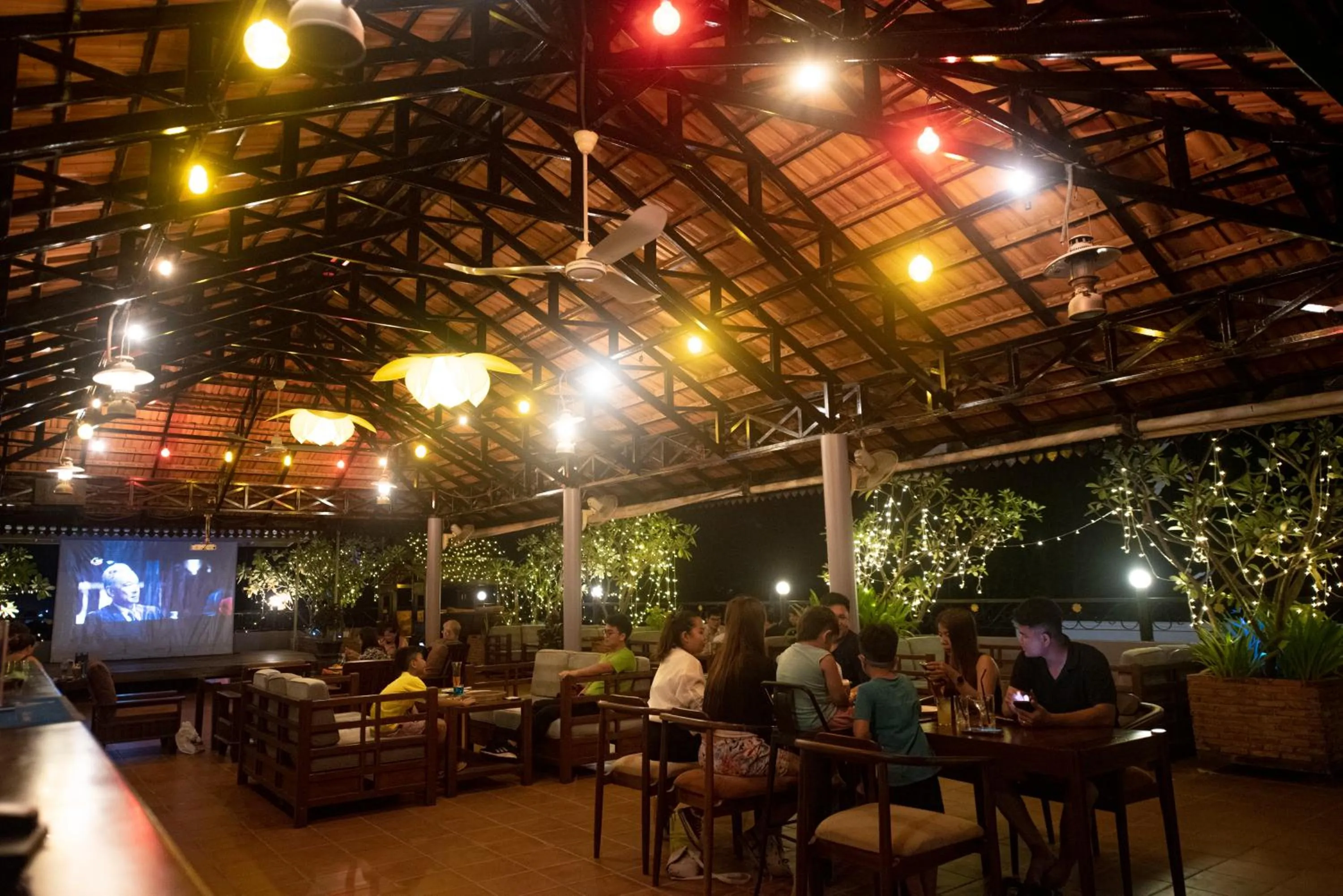 Lounge or bar in Royal Crown Hotel & Spa