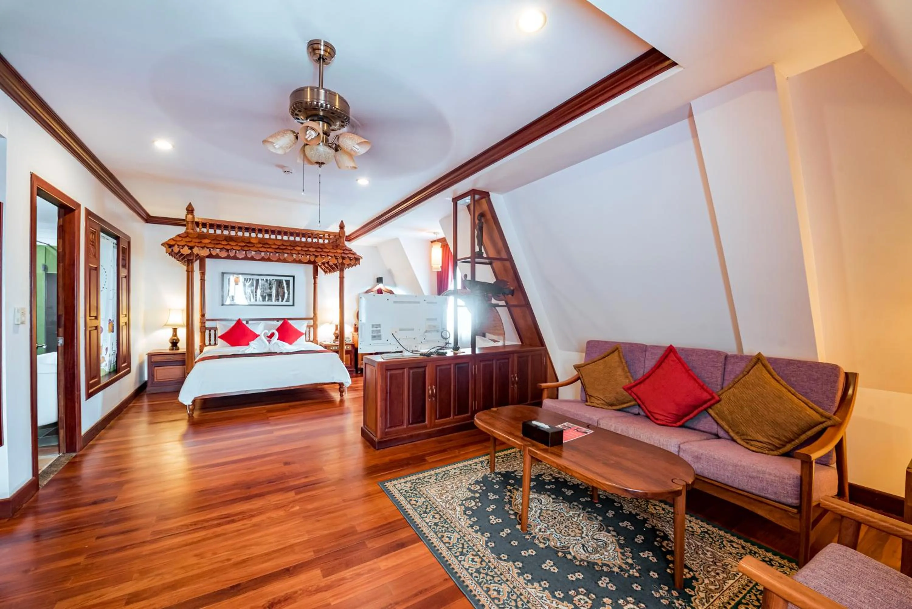 Bedroom, Bed in Royal Crown Hotel & Spa