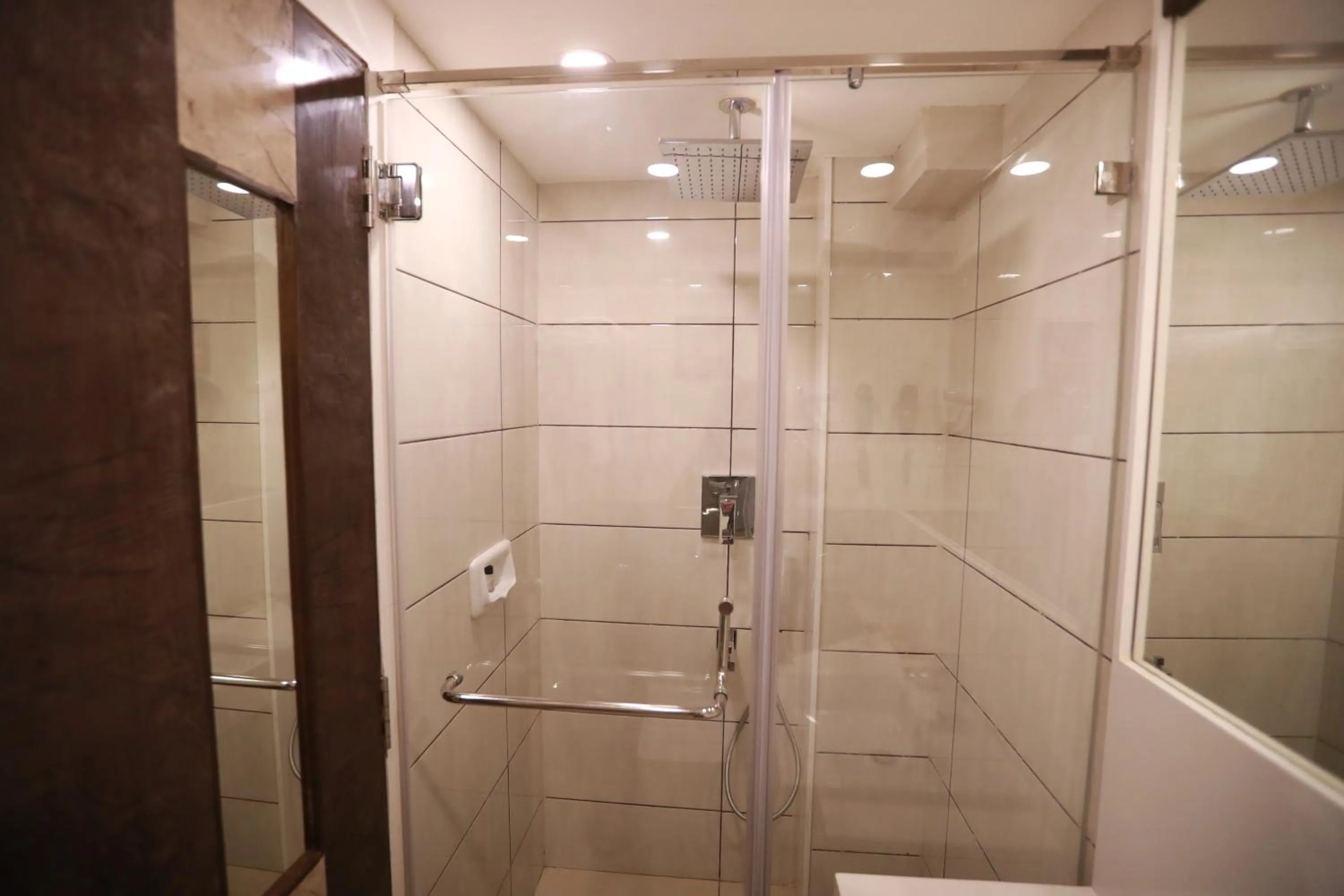 Bathroom in Hotel Park Elanza Chennai