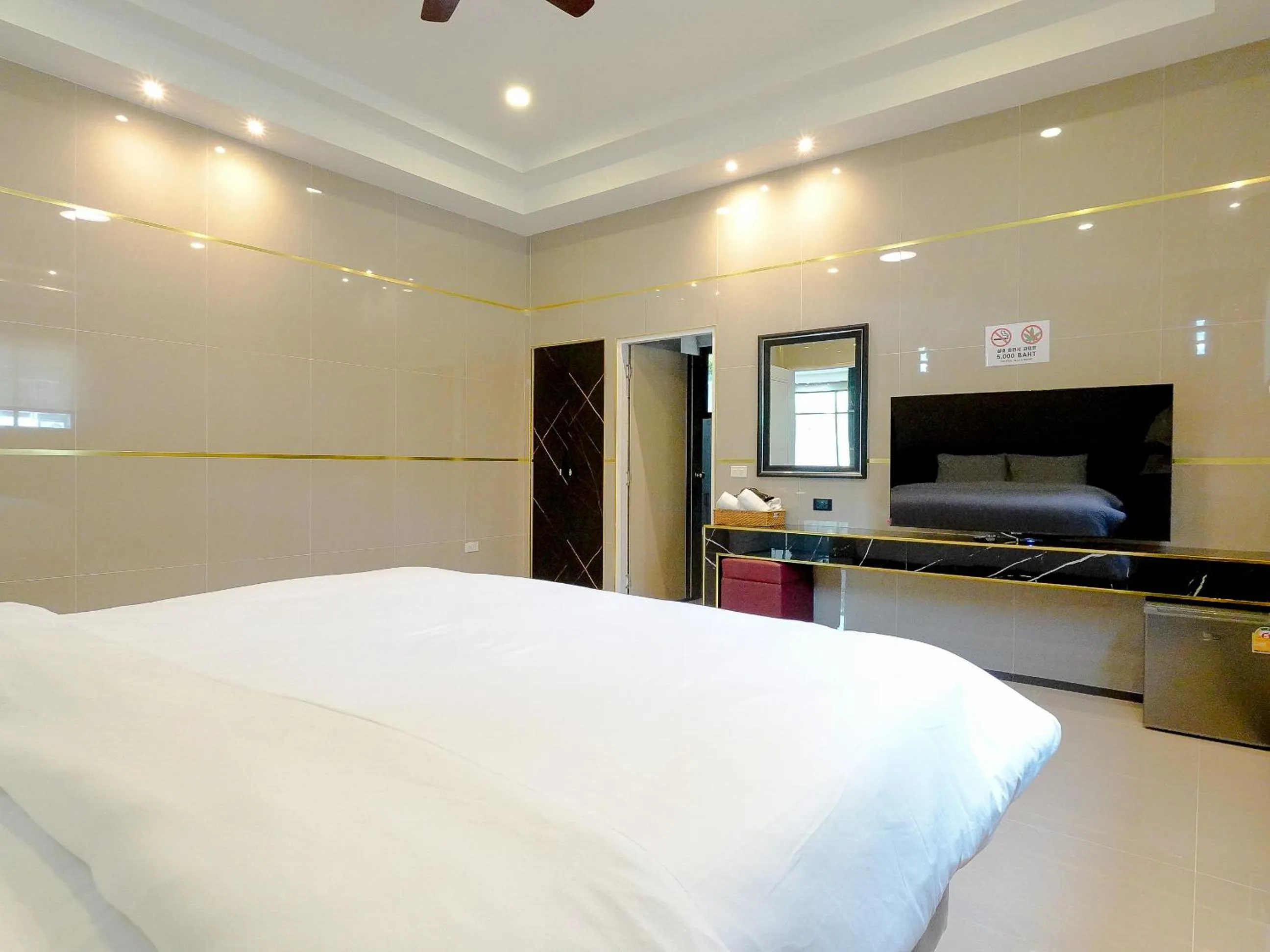Bed in Top Pool Villa B5