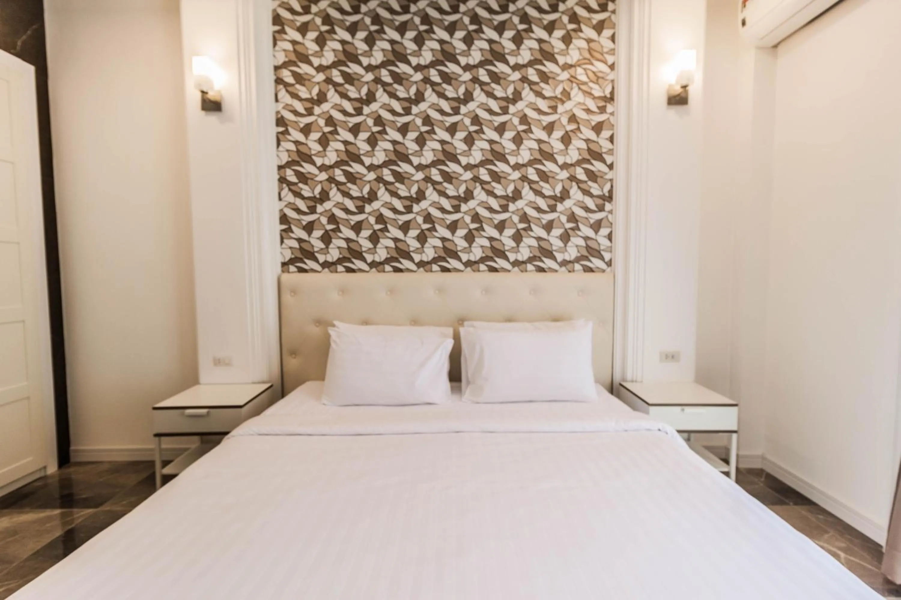 Bed in Top Pool Villa B5