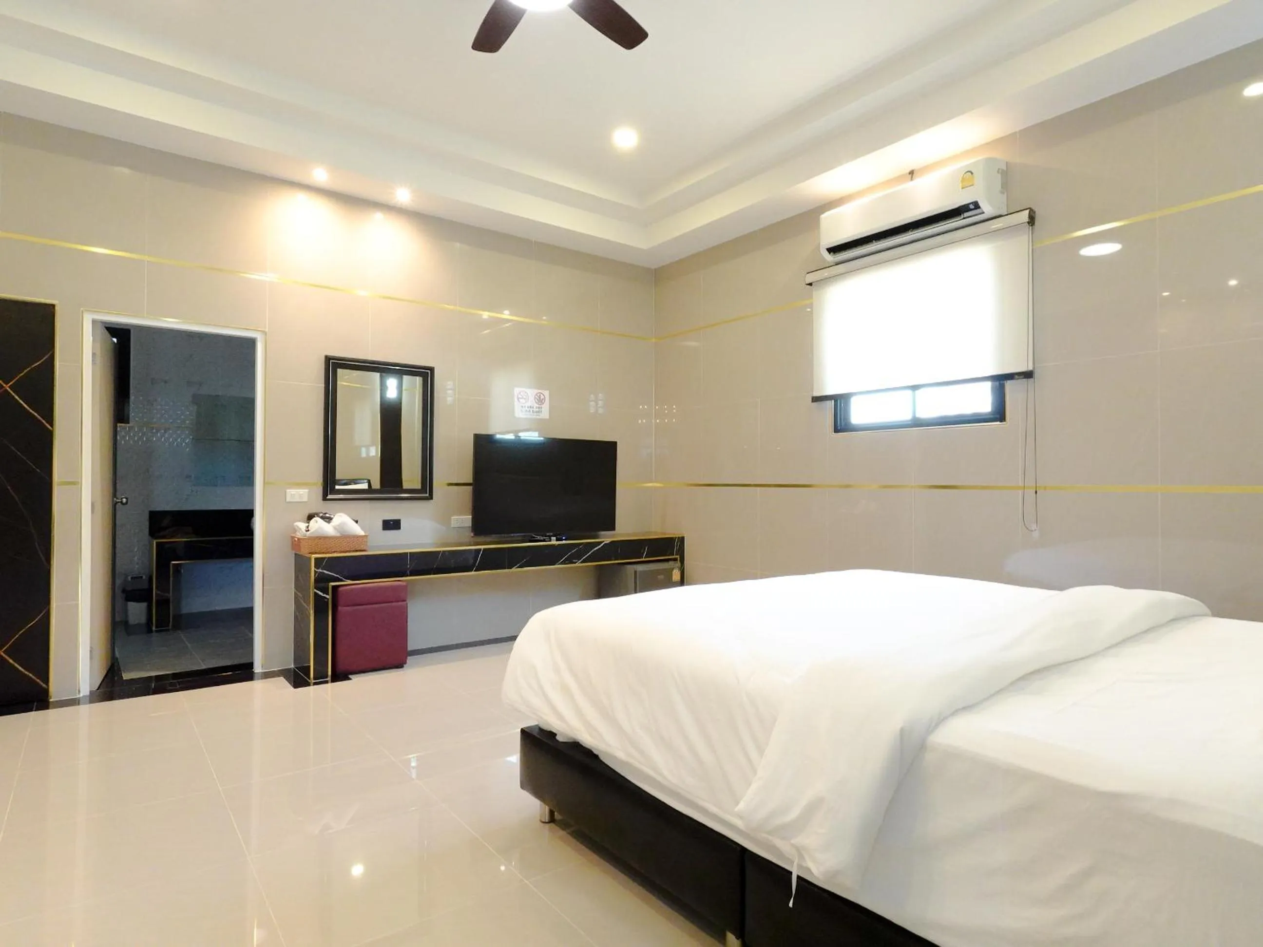 Bed in Top Pool Villa B5