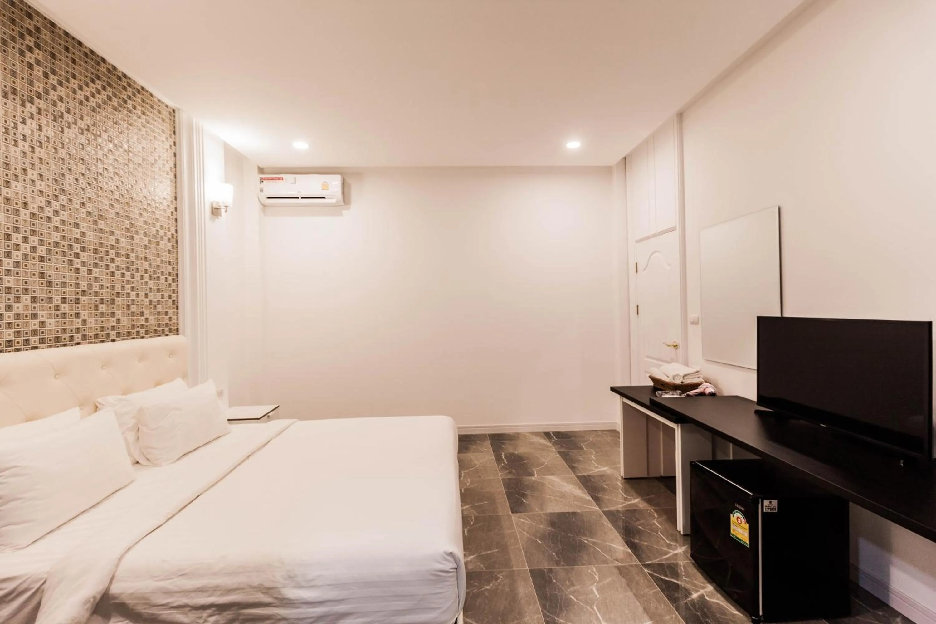 Bed in Top Pool Villa B5