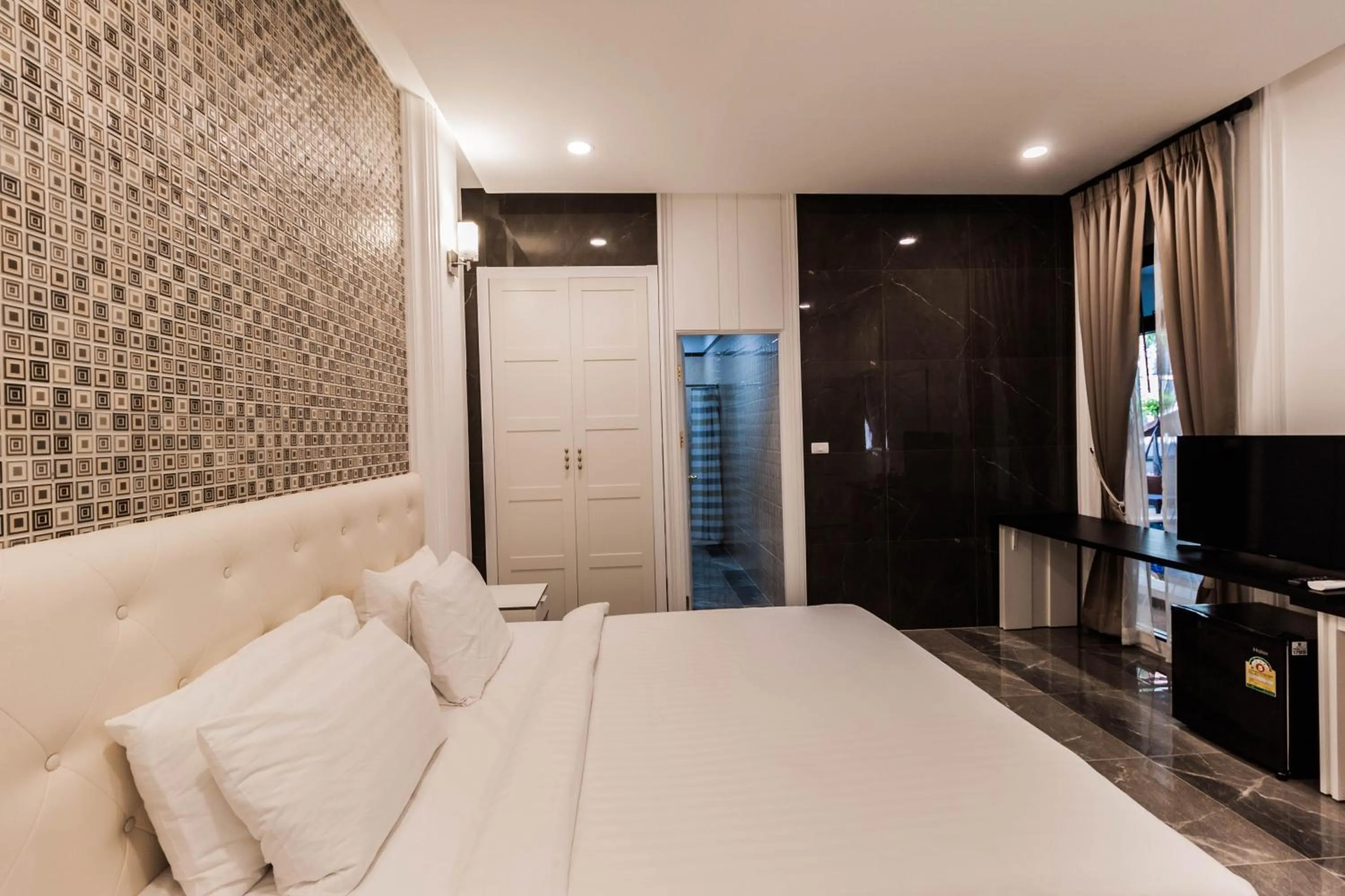 Bed in Top Pool Villa B5