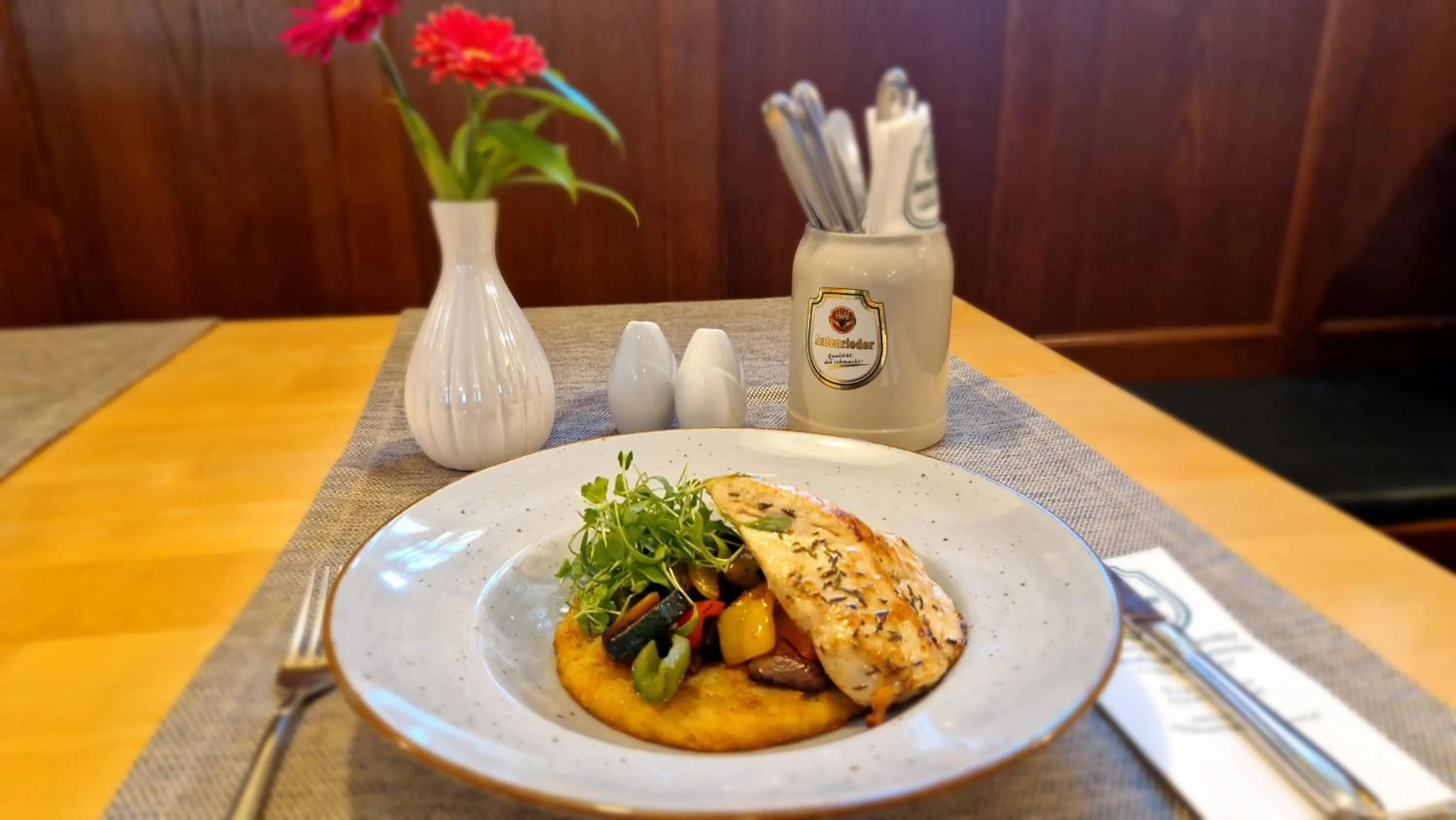 Restaurant/places to eat in Autenrieder Gästehaus Schlossbräu