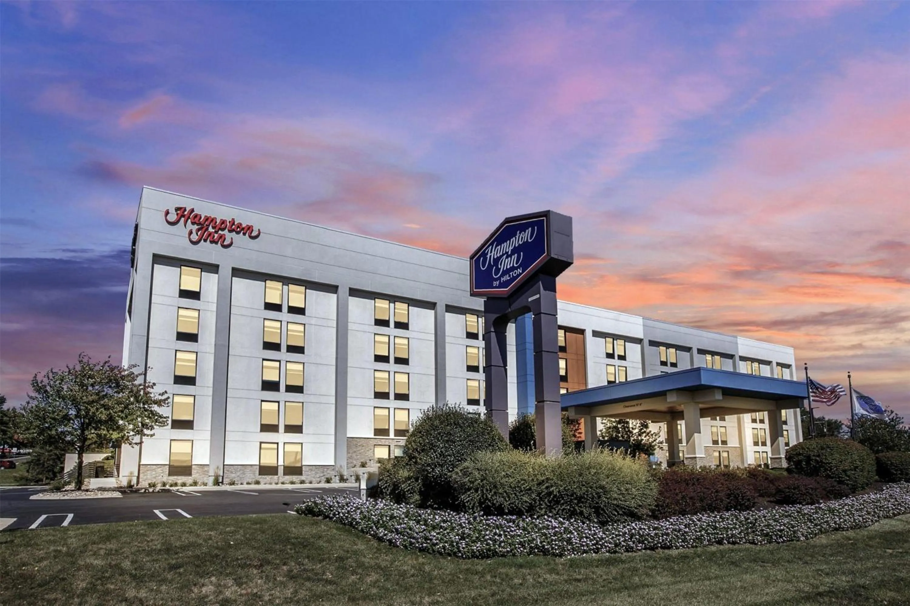 Property building in Hampton Inn Harrisburg-East/Hershey