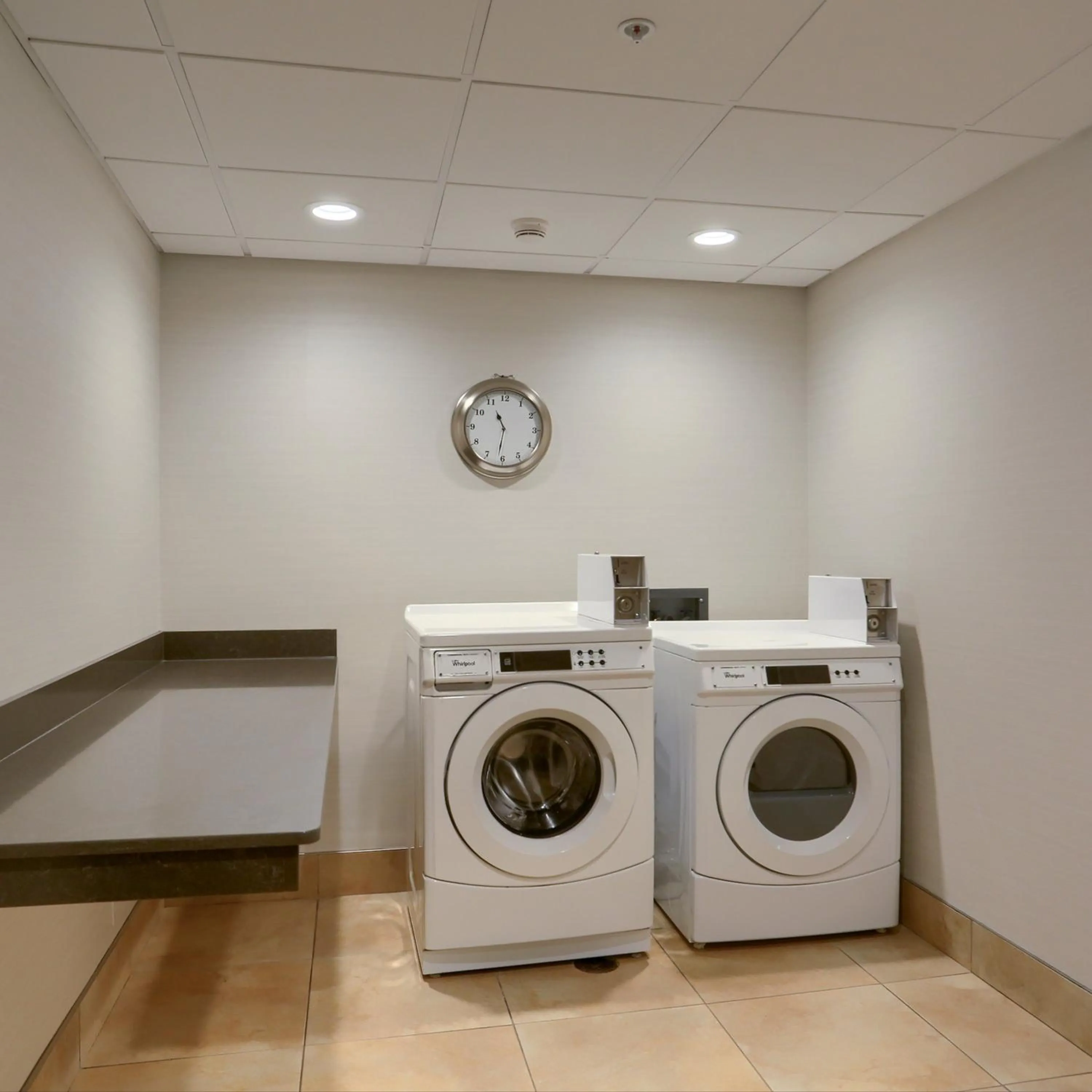 washing machine in Hampton Inn Harrisburg-East/Hershey