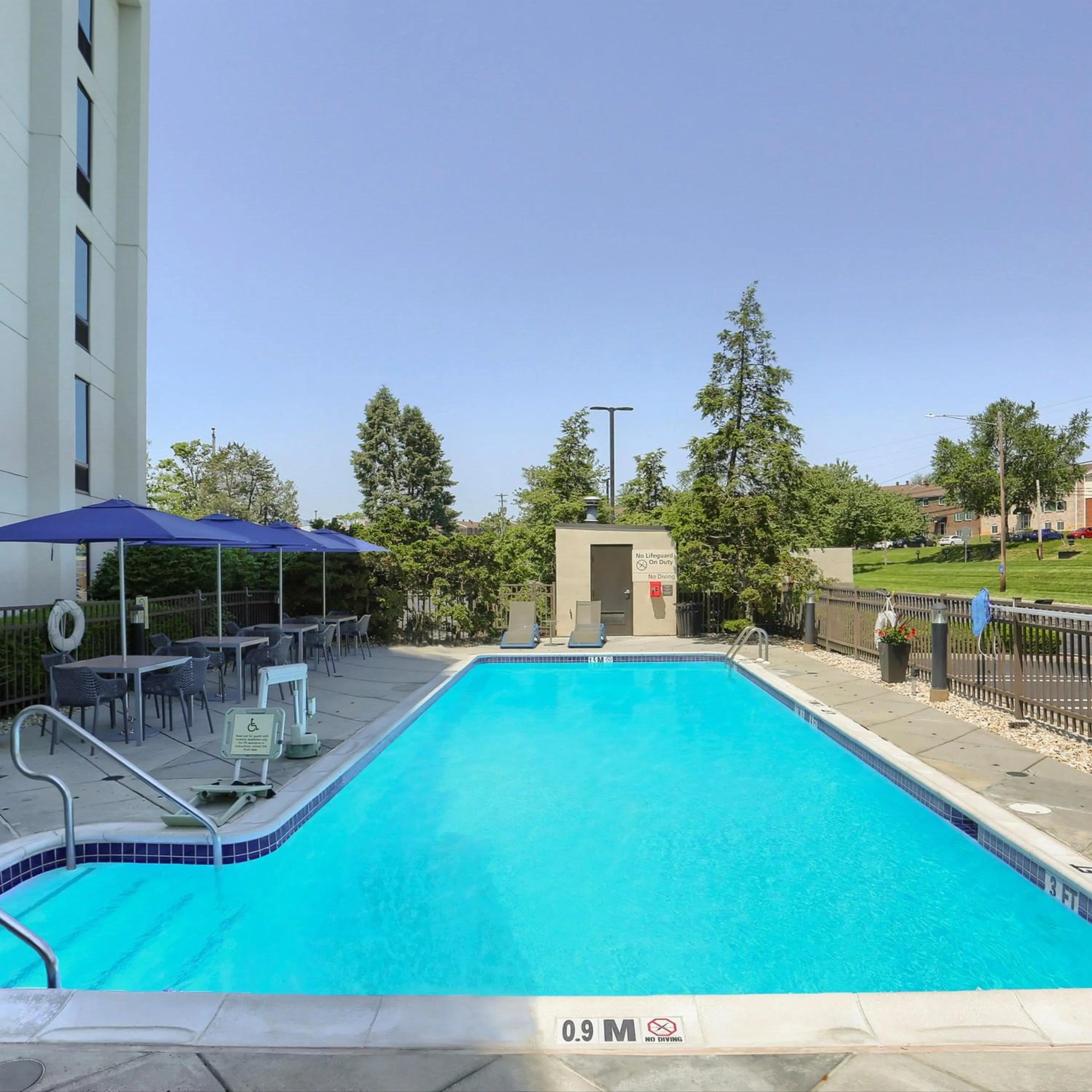 Pool view in Hampton Inn Harrisburg-East/Hershey