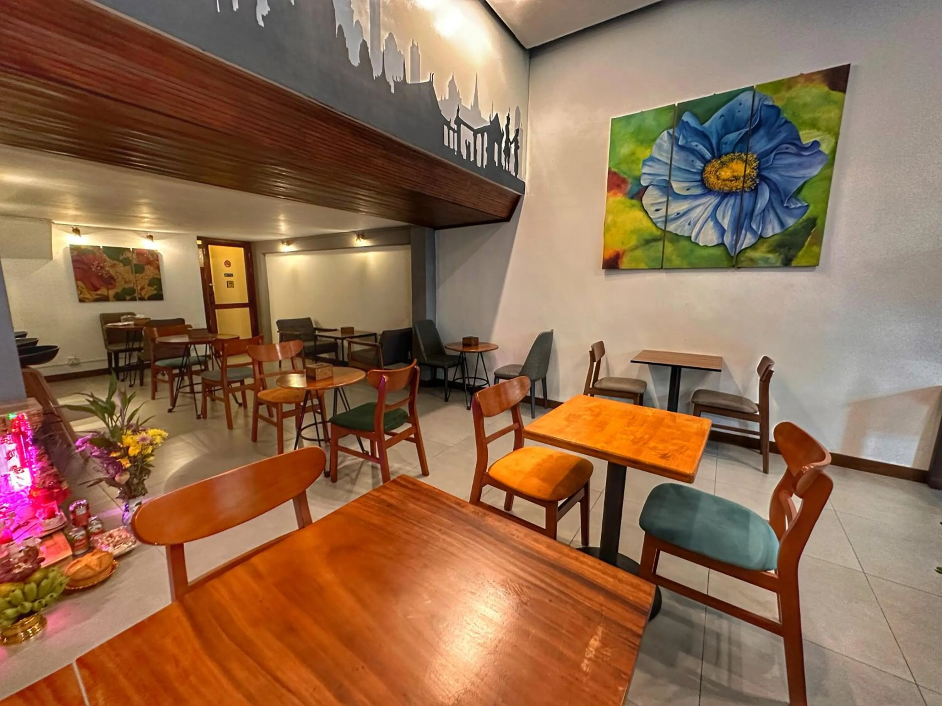 Restaurant/places to eat in Monsoon Riverside Hotel