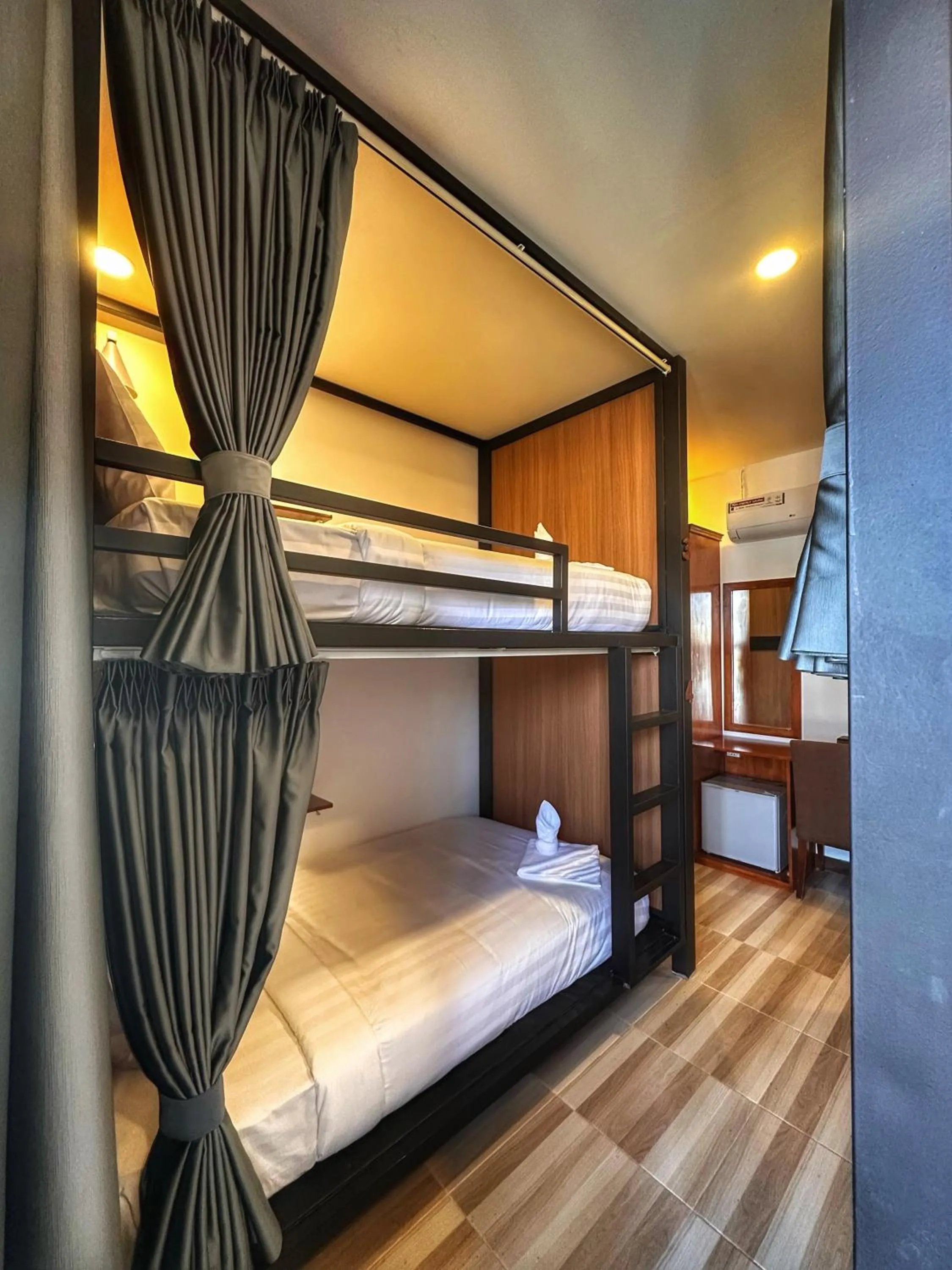 bunk bed in Monsoon Riverside Hotel