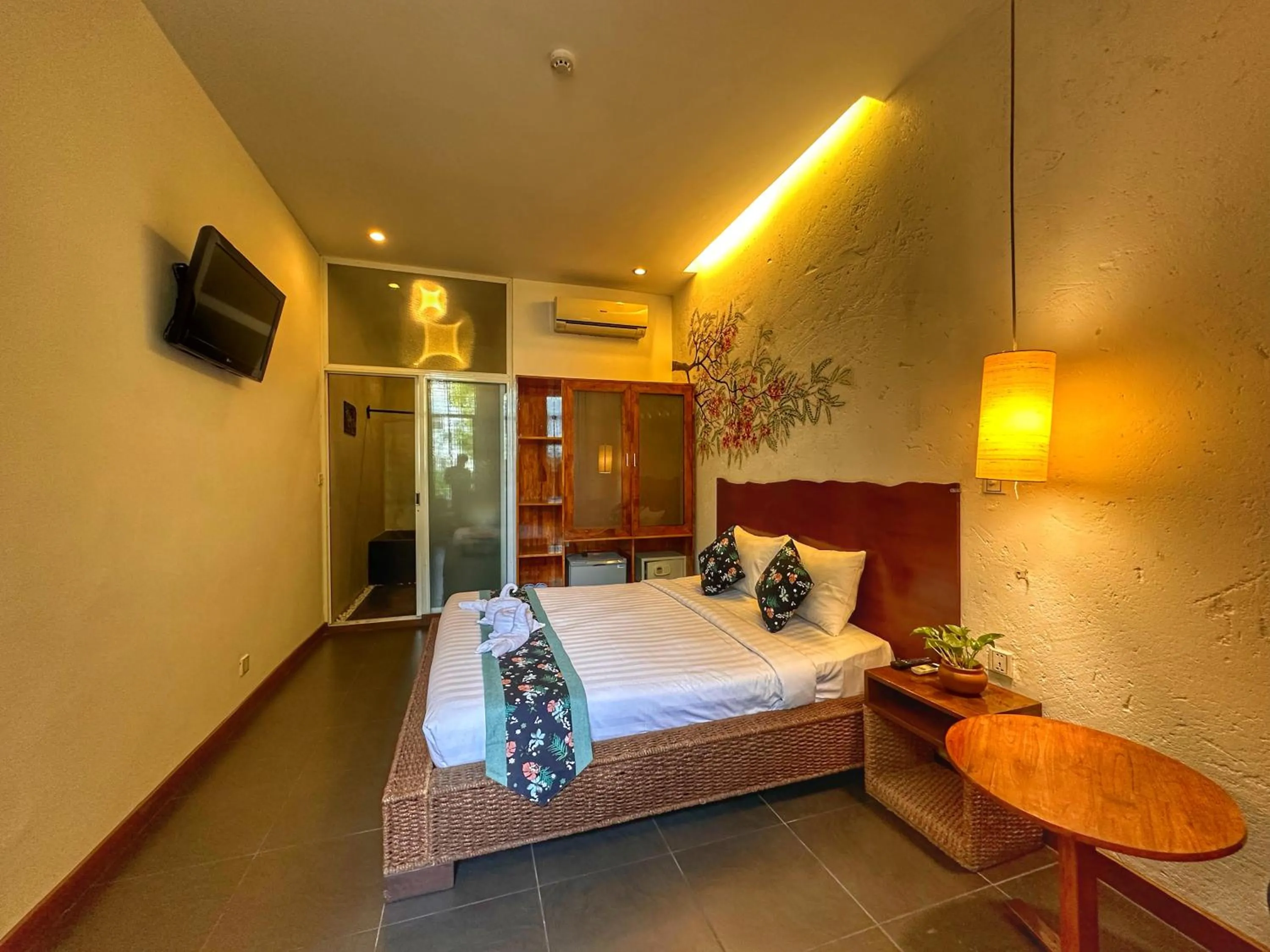 Photo of the whole room in Monsoon Riverside Hotel