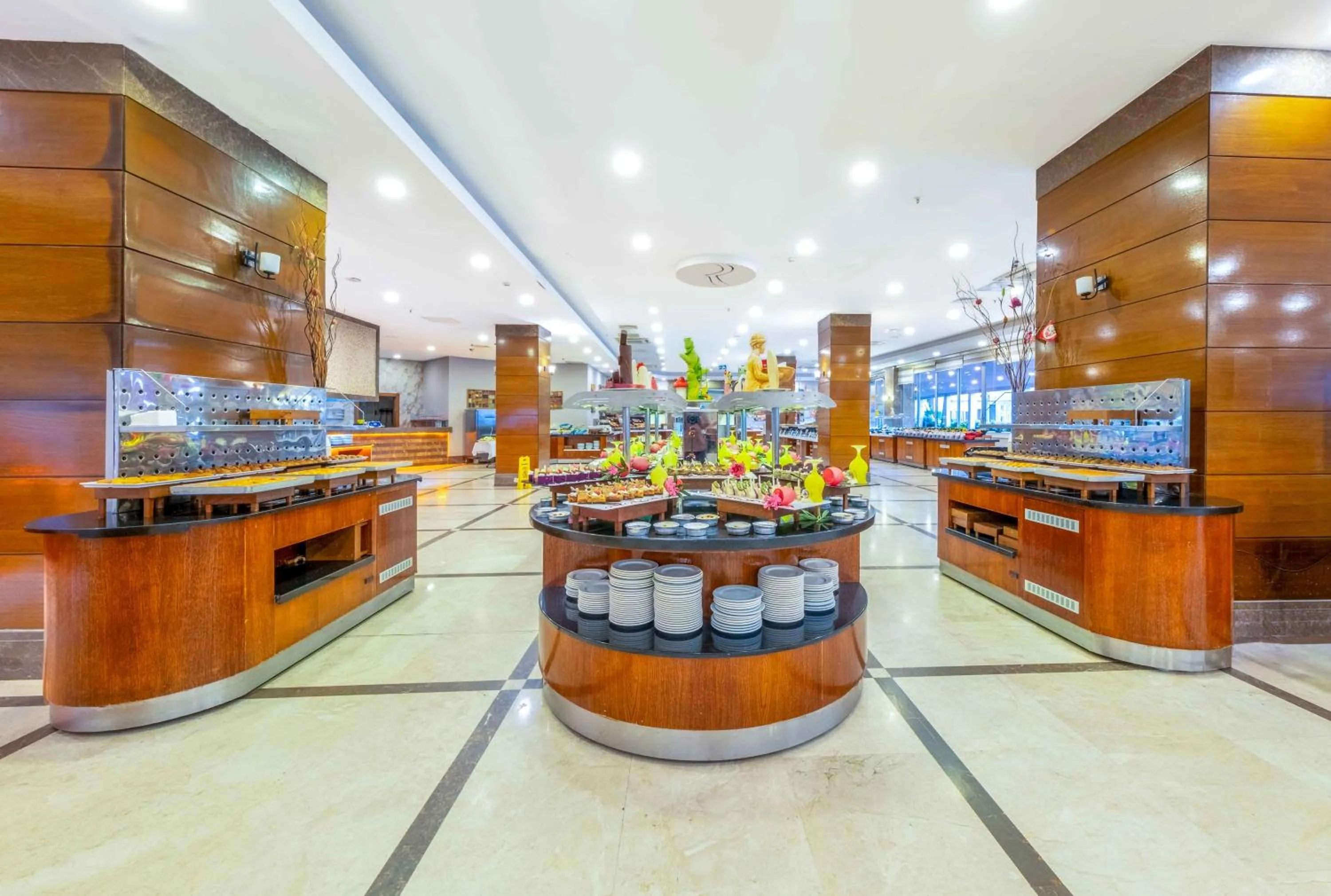 Restaurant/places to eat in Ramada Resort Side