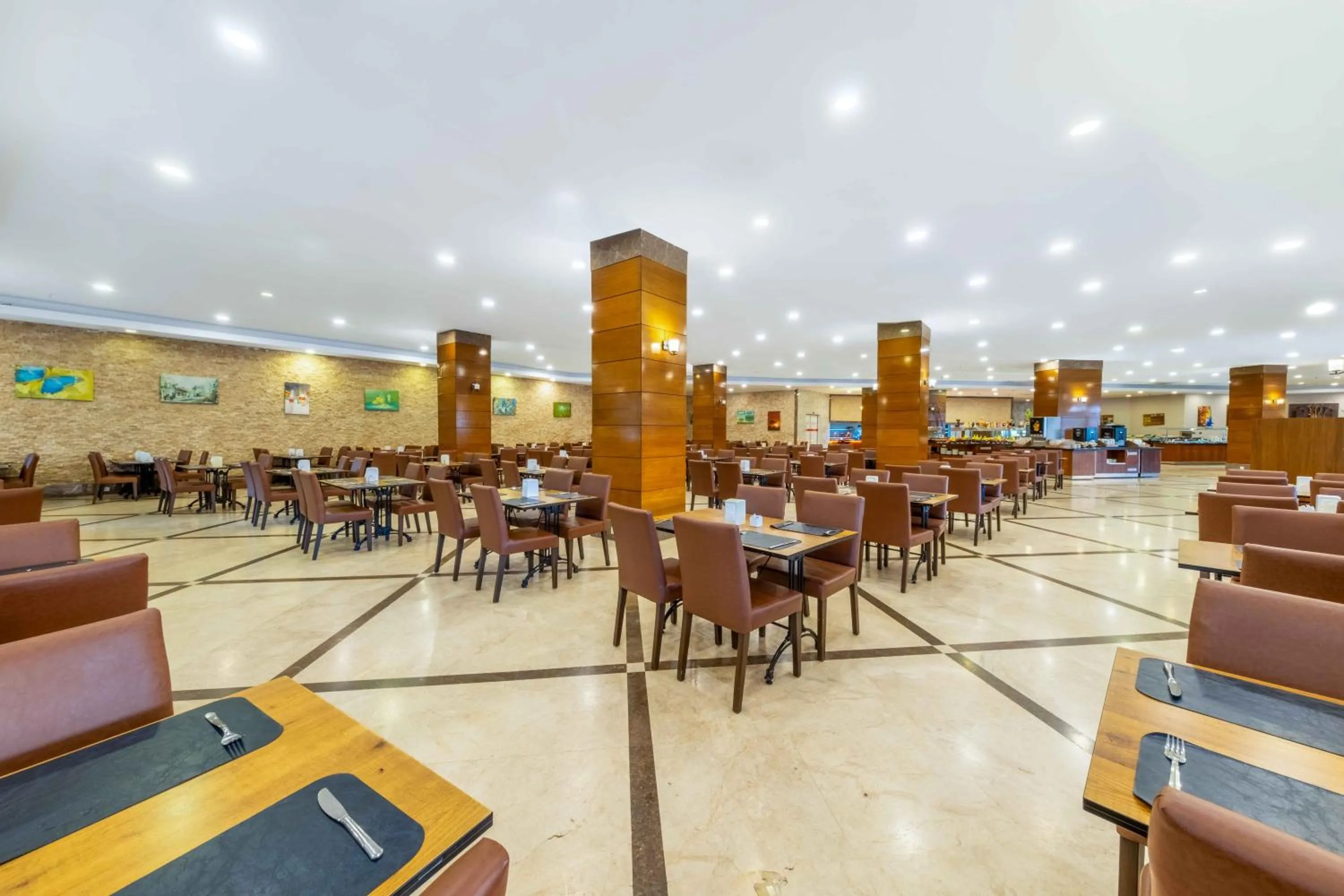 Restaurant/places to eat in Ramada Resort Side