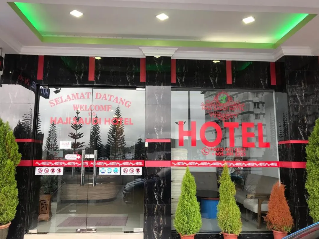 Facade/entrance in Haji Saudi Hotel