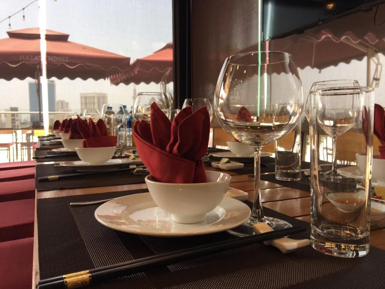 Restaurant/places to eat in Halais Hotel