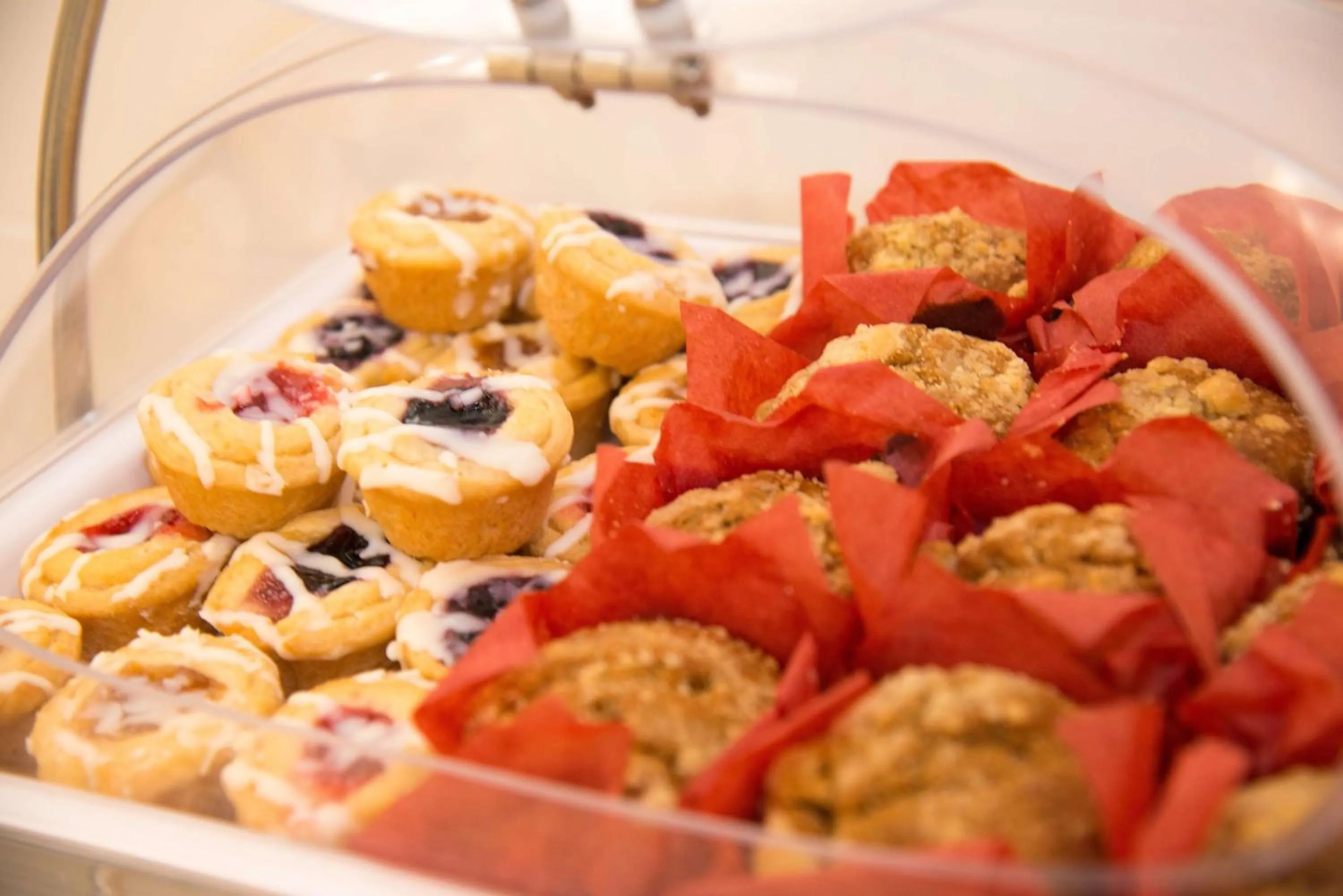 Dining area in Hampton Inn & Suites Jackson Coliseum