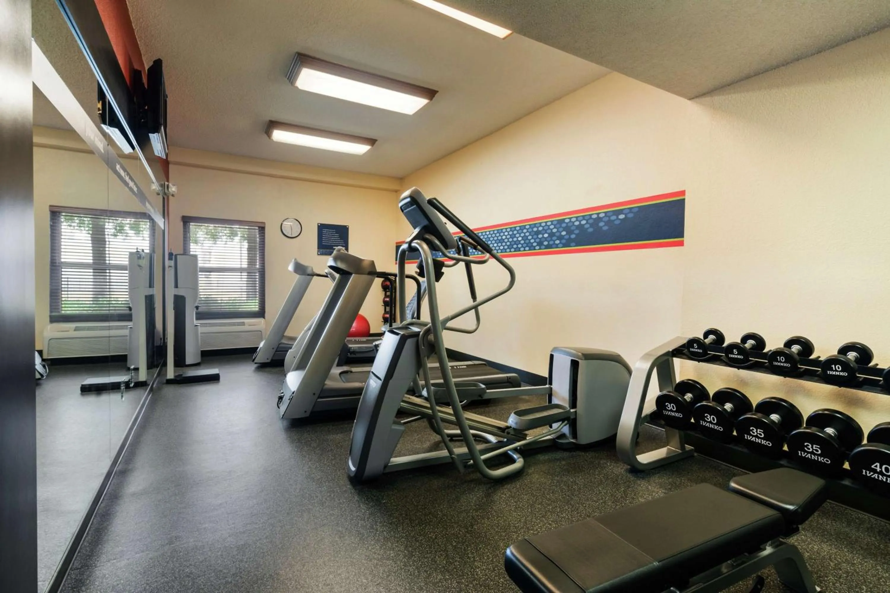 Fitness centre/facilities in Hampton Inn & Suites Jackson Coliseum