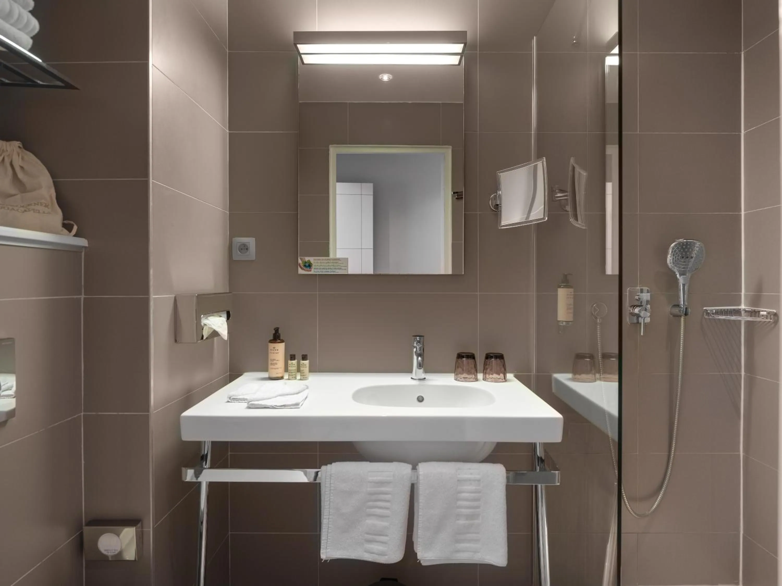 Bathroom in Hotel Le Mareuil