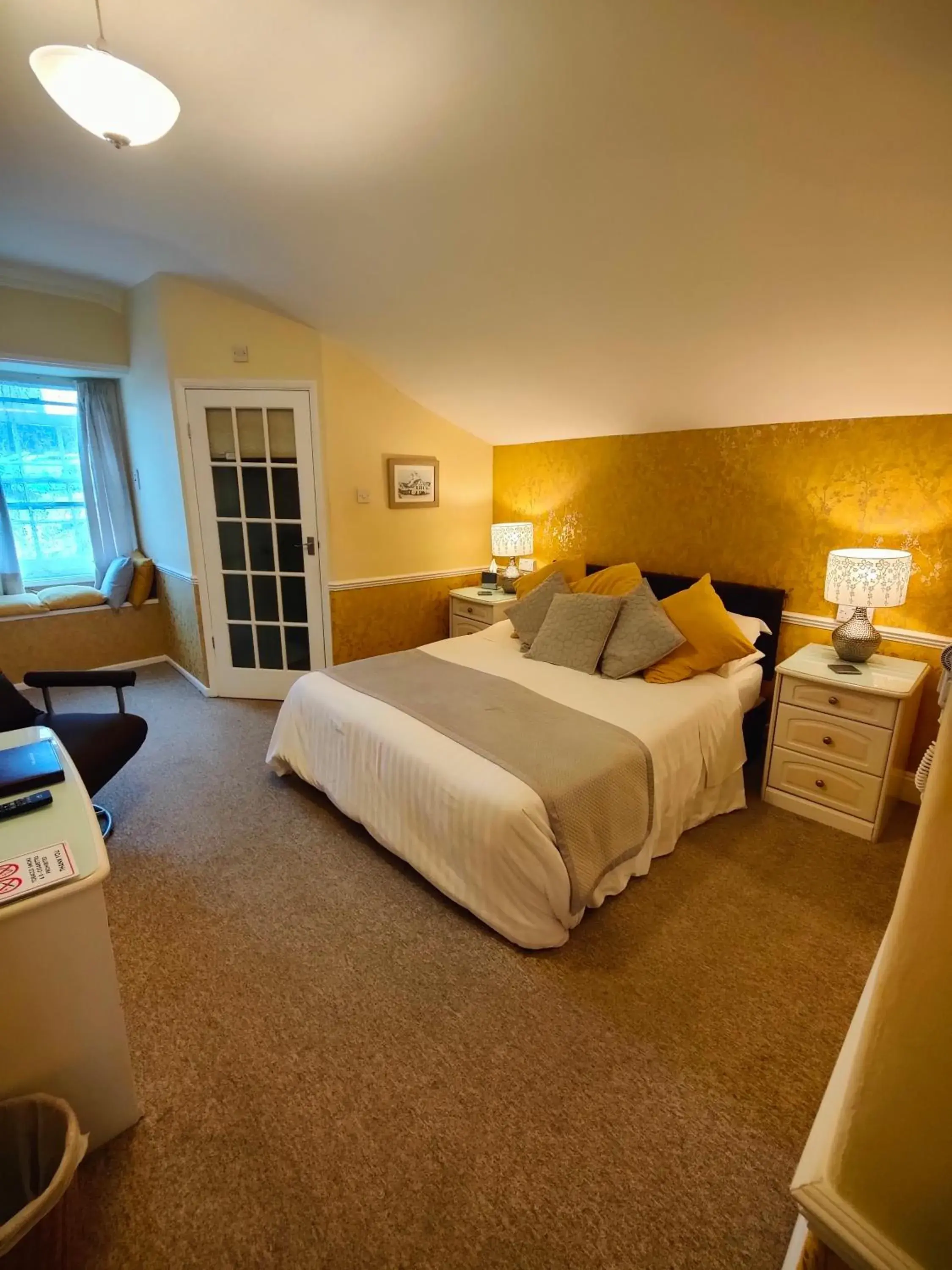 The Rose Room Shower En Suite in The Pack o' Cards The Rose Room Shower En Suite in The Pack o' Cards