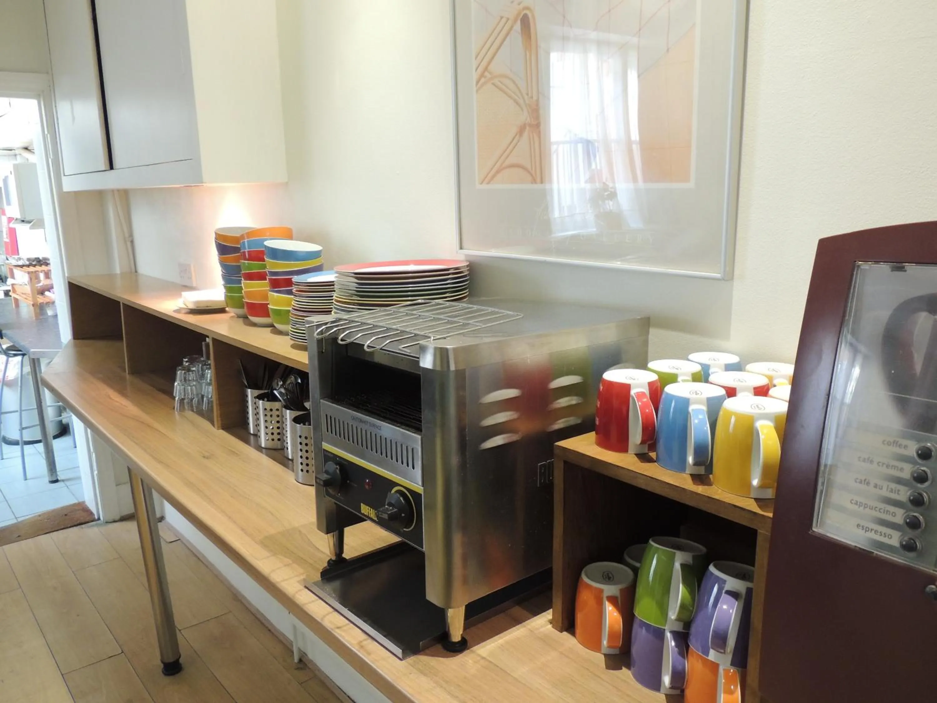 Communal lounge/ TV room in Dolphin Inn - The Lodge