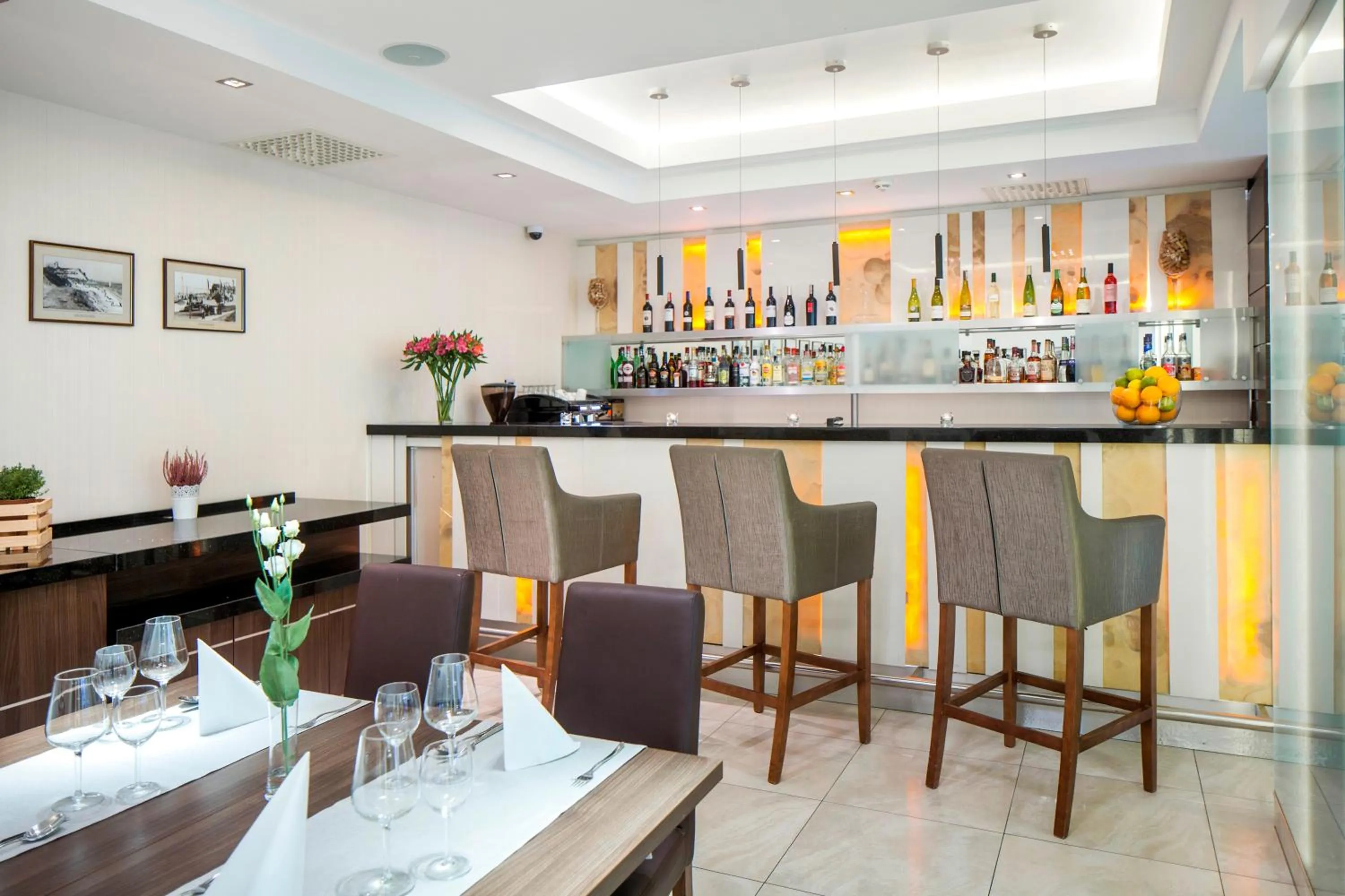 Lounge or bar in Hotel Różany Gaj - Destigo Hotels