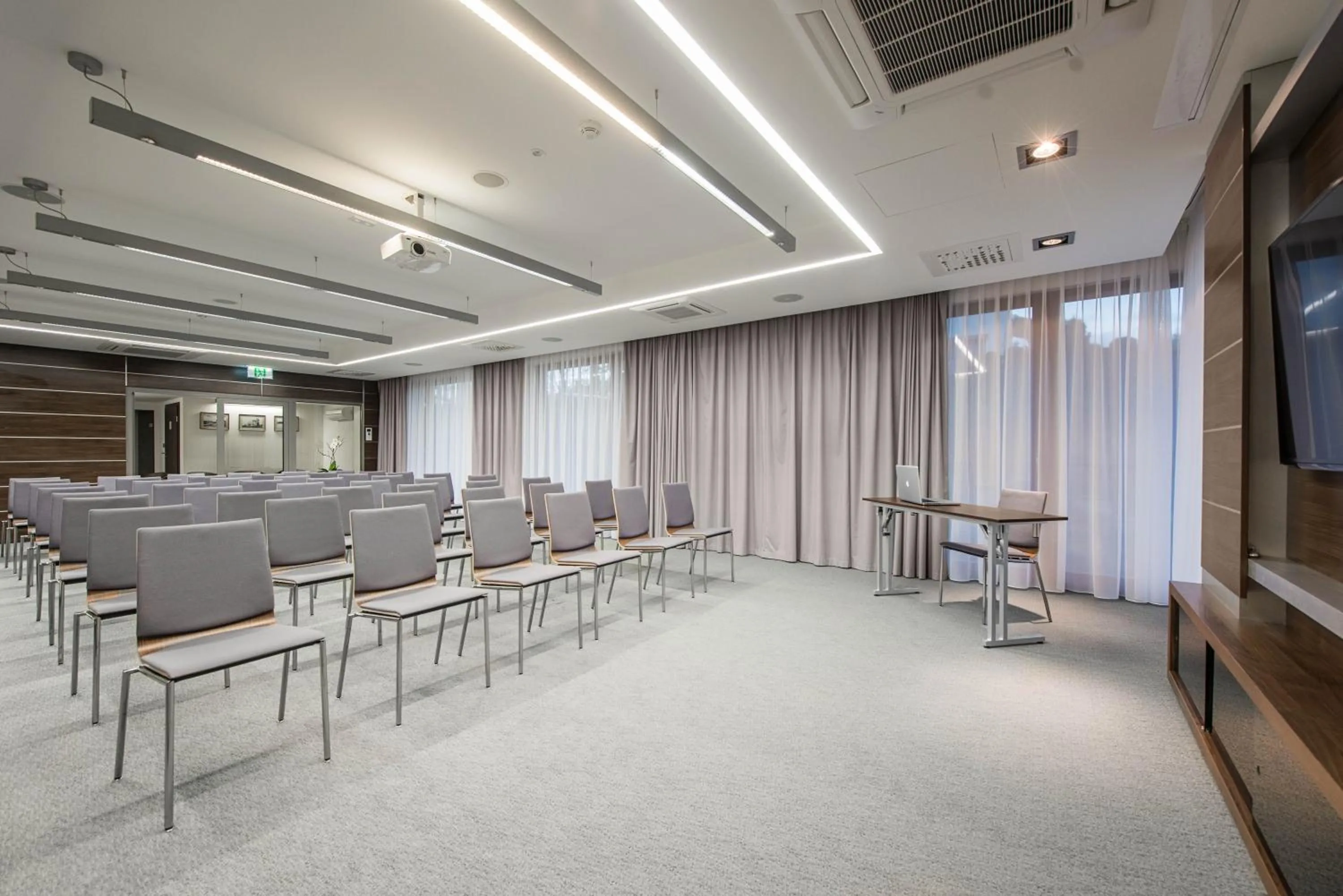 Meeting/conference room in Hotel Różany Gaj - Destigo Hotels