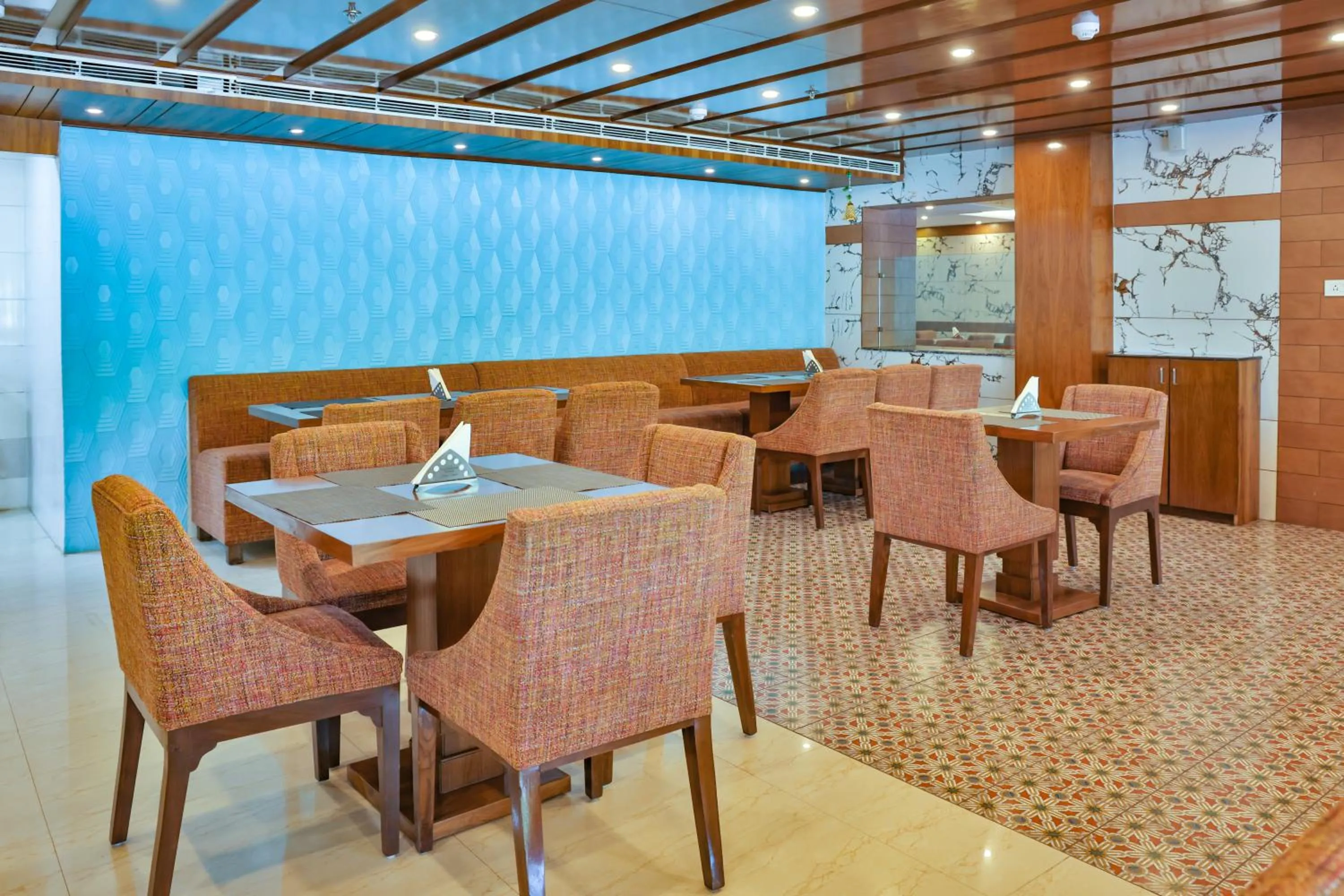 Restaurant/places to eat in Hotel Cama