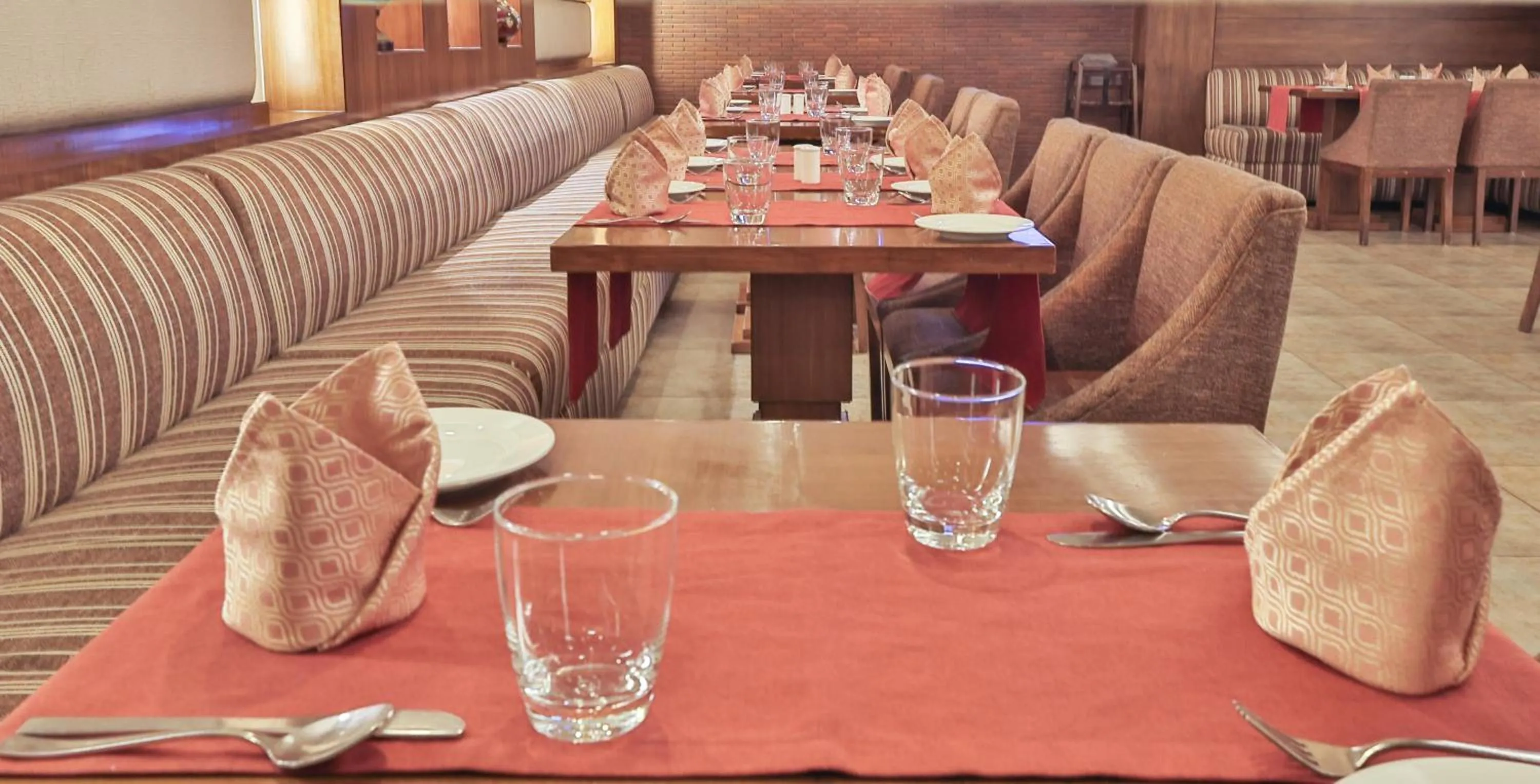 Restaurant/places to eat in Hotel Cama