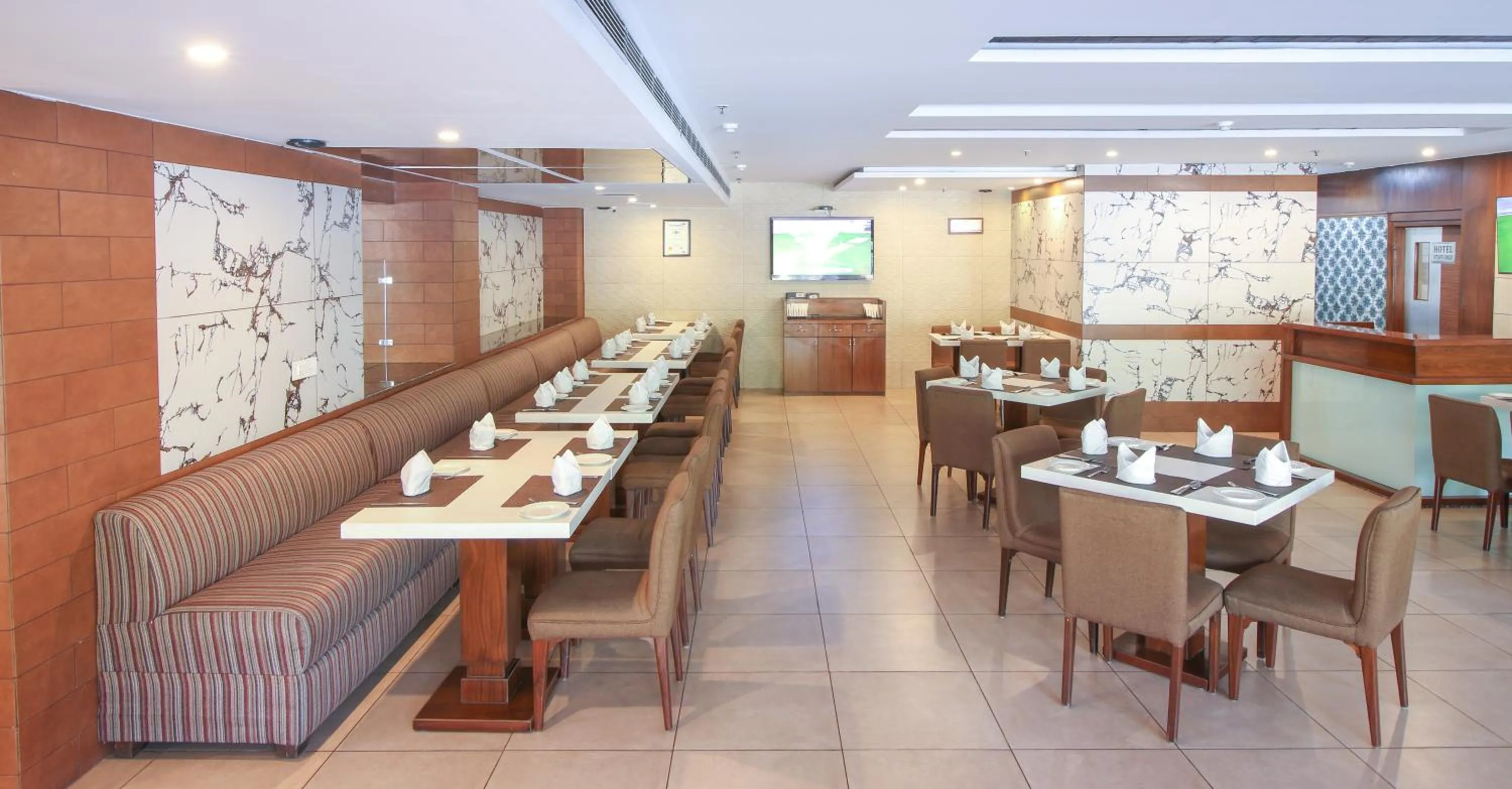 Restaurant/places to eat in Hotel Cama