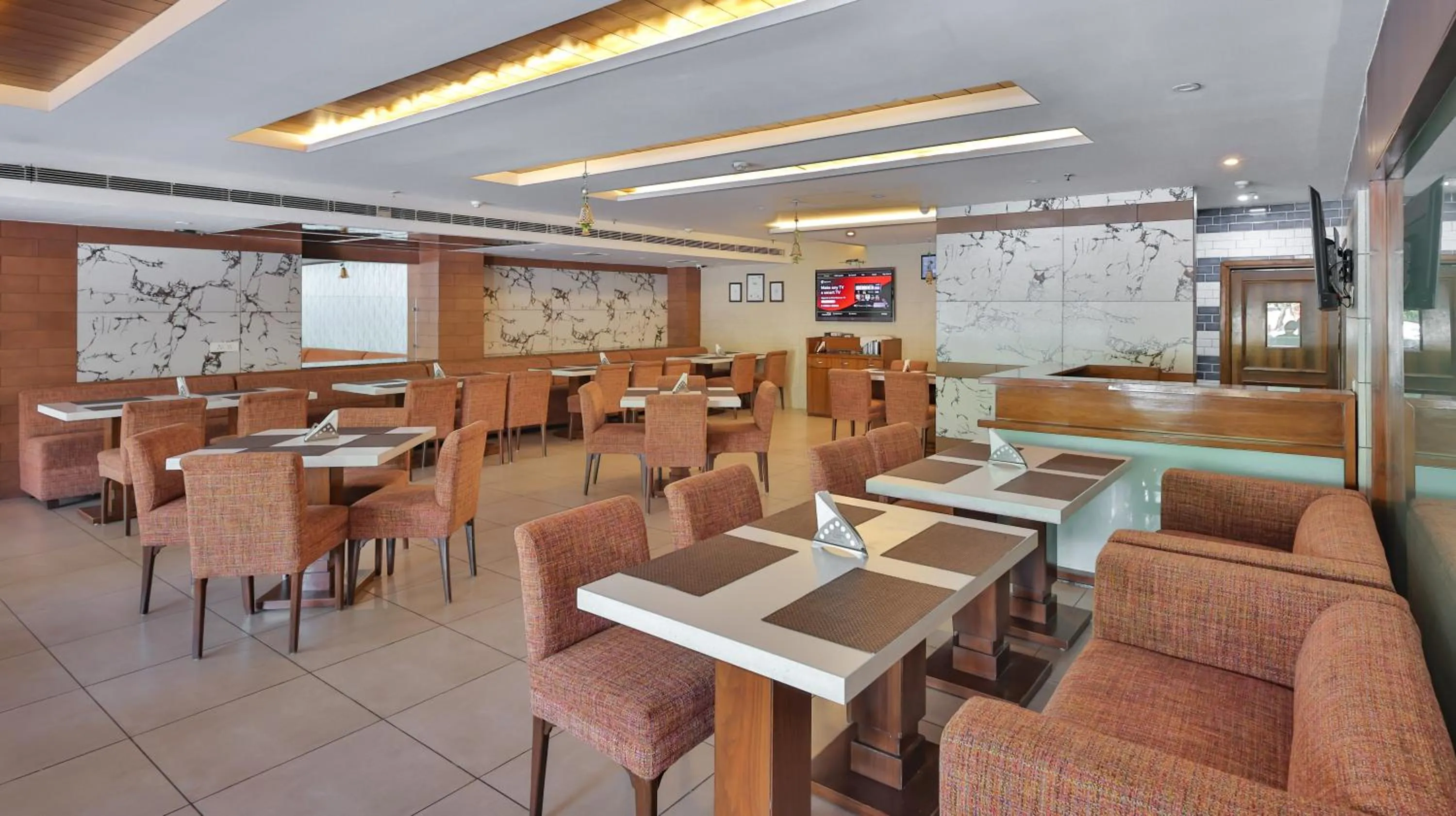 Restaurant/places to eat in Hotel Cama