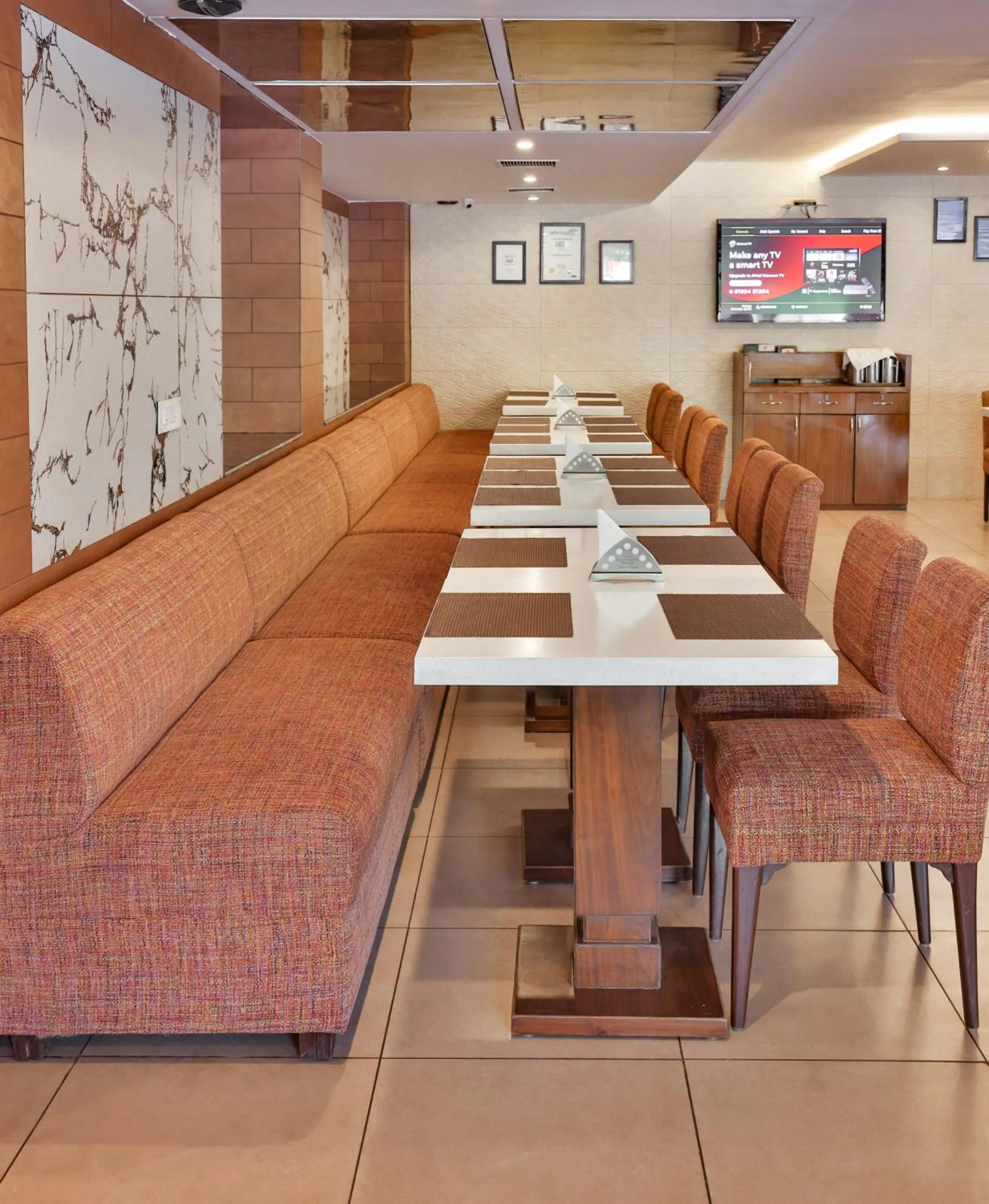 Restaurant/places to eat in Hotel Cama