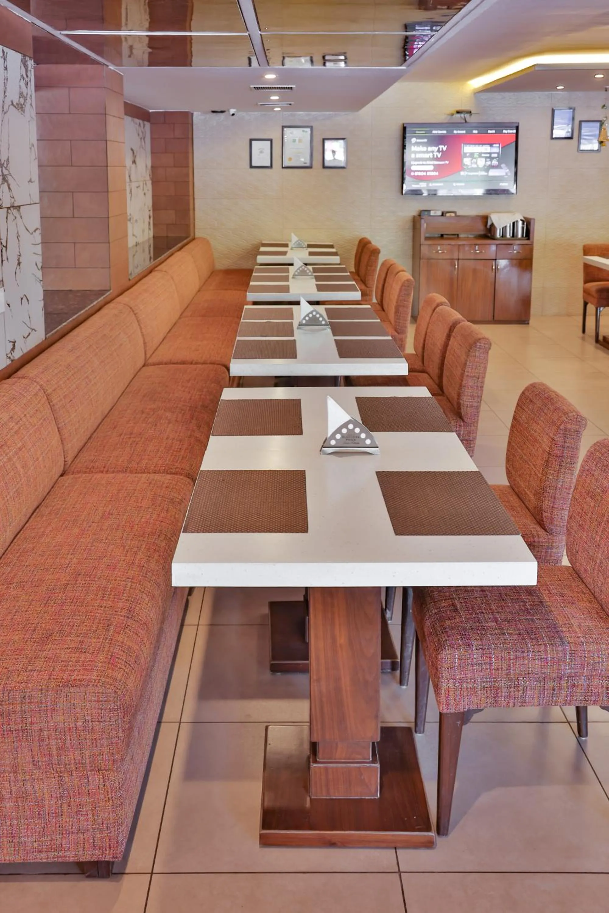 Restaurant/places to eat in Hotel Cama