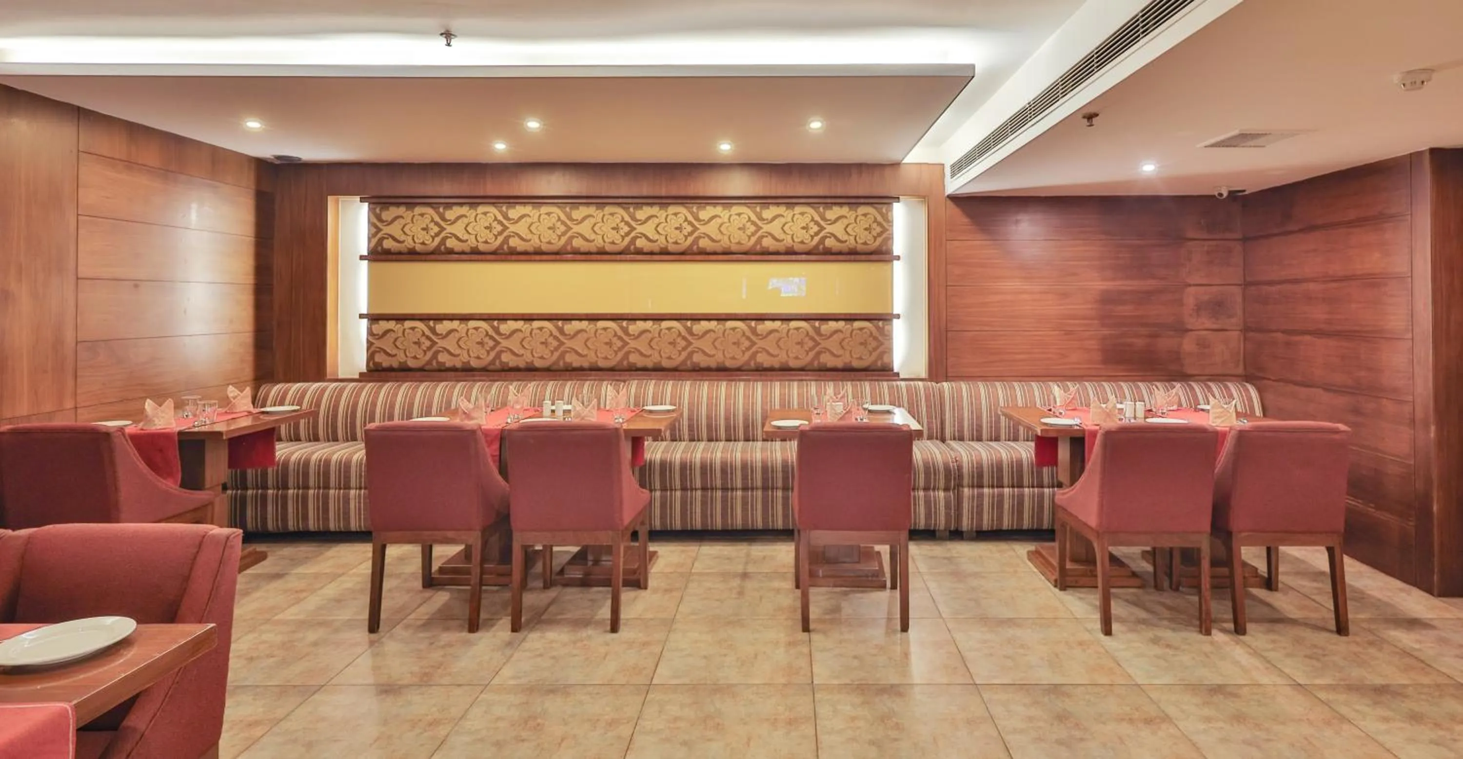 Restaurant/places to eat in Hotel Cama