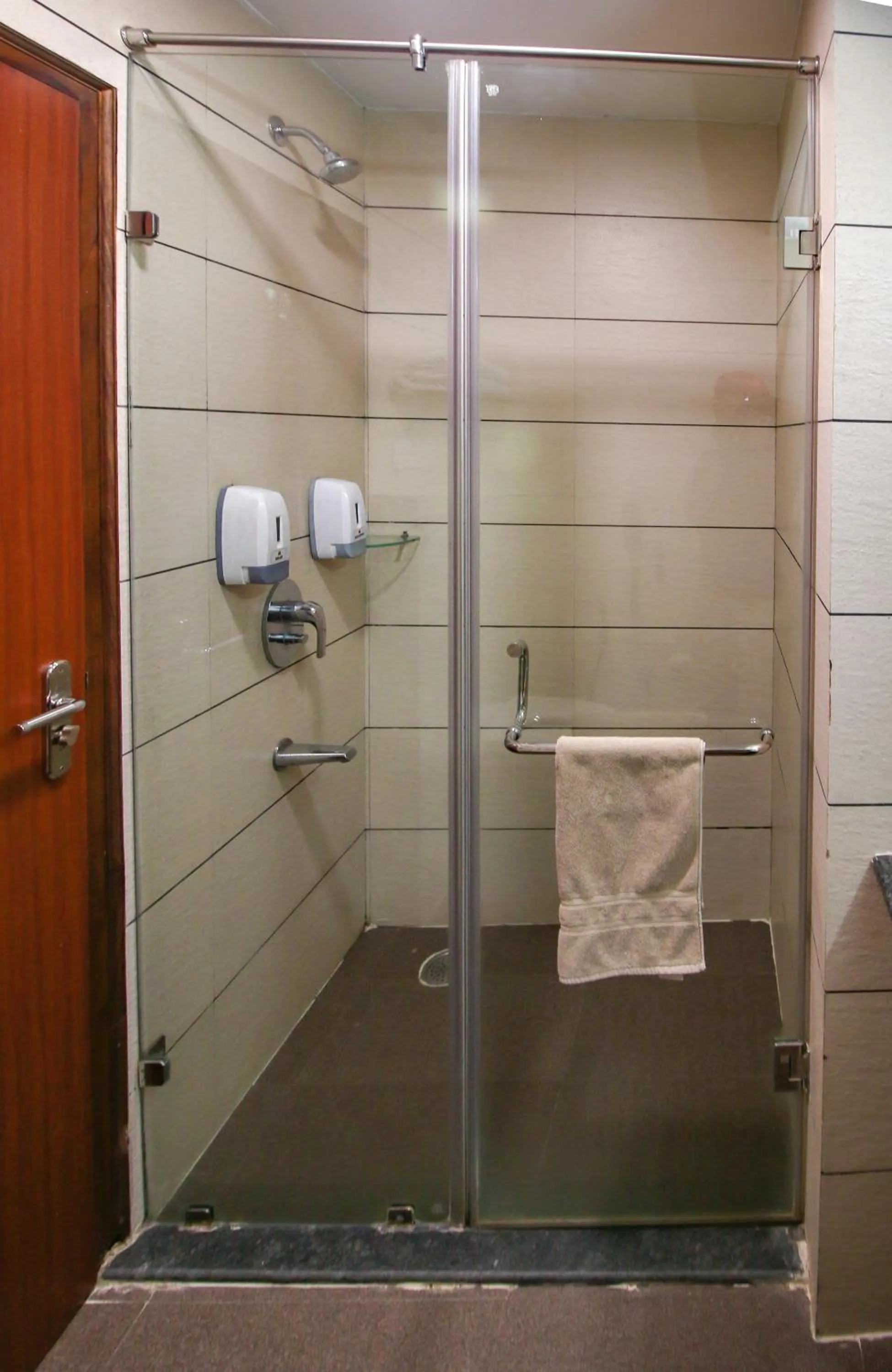 Shower in Hotel Cama