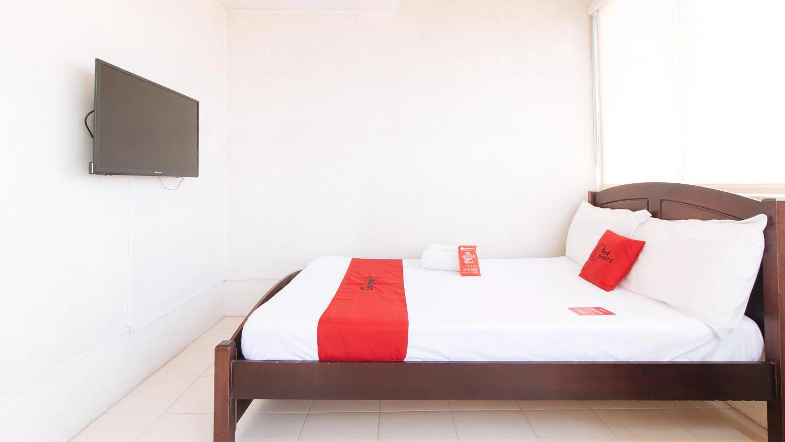 TV and multimedia, Bed in RedDoorz Plus @ E Rodriguez Corner Banawe
