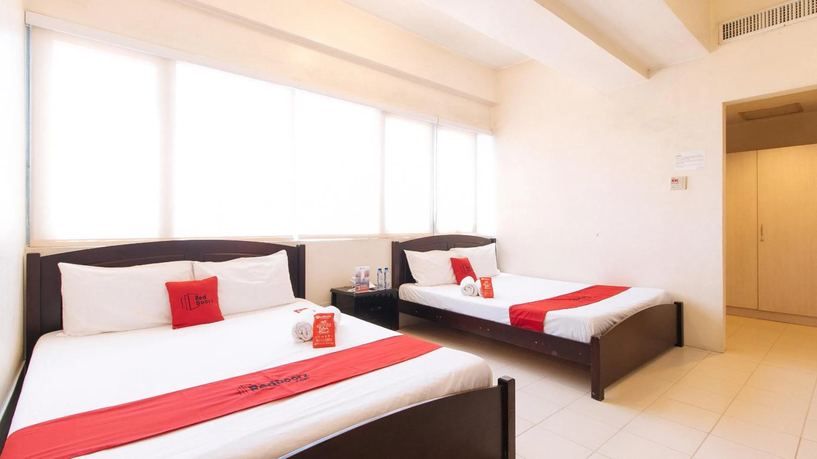 Bed in RedDoorz Plus @ E Rodriguez Corner Banawe