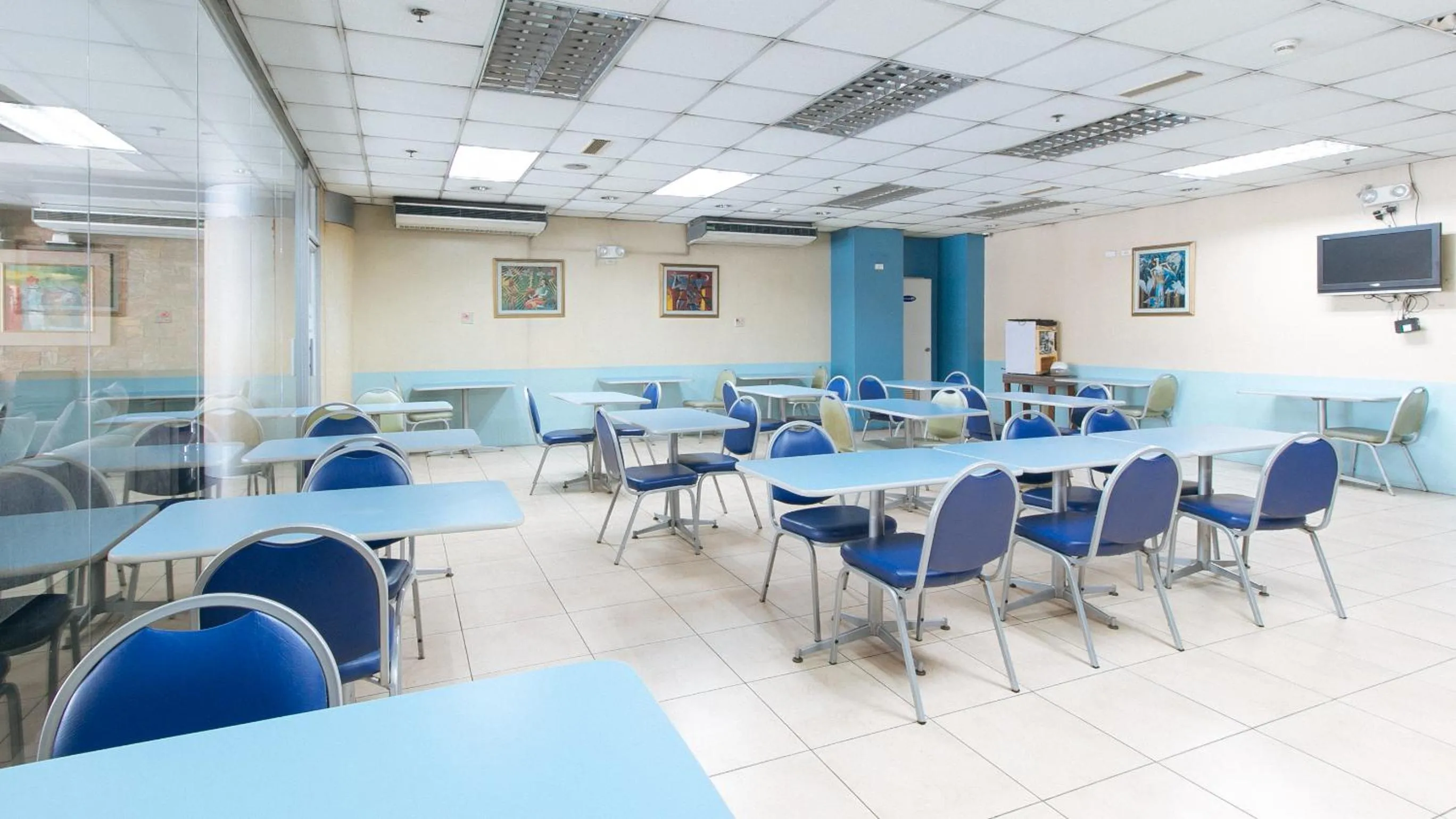 Restaurant/places to eat in RedDoorz Plus @ E Rodriguez Corner Banawe