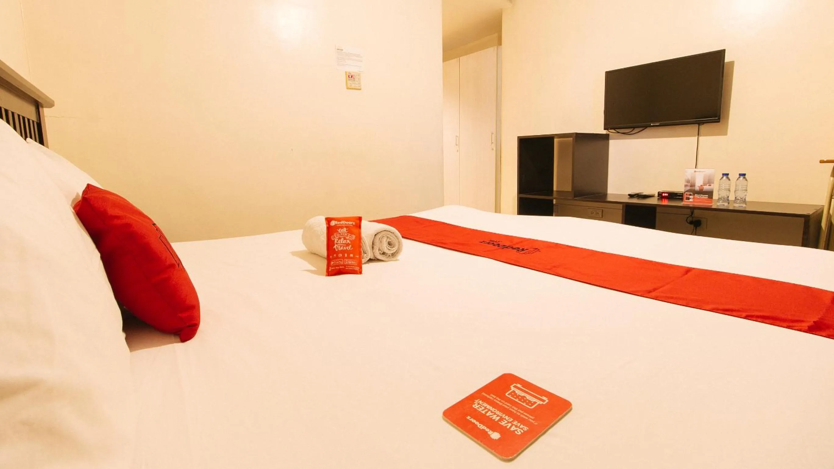 Bed in RedDoorz Plus @ E Rodriguez Corner Banawe