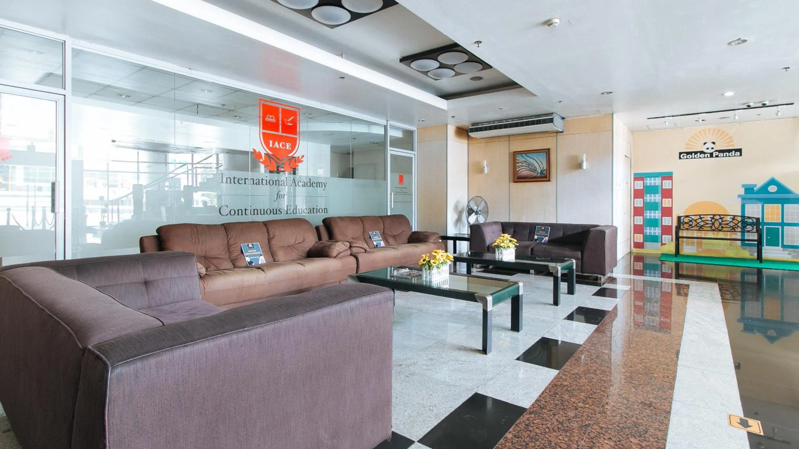 Lobby or reception in RedDoorz Plus @ E Rodriguez Corner Banawe