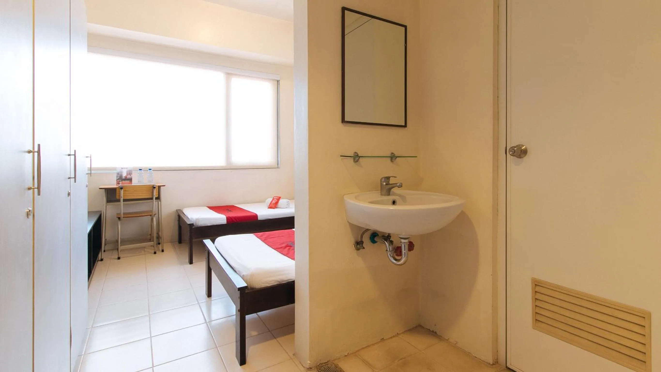 Bedroom, Bed in RedDoorz Plus @ E Rodriguez Corner Banawe