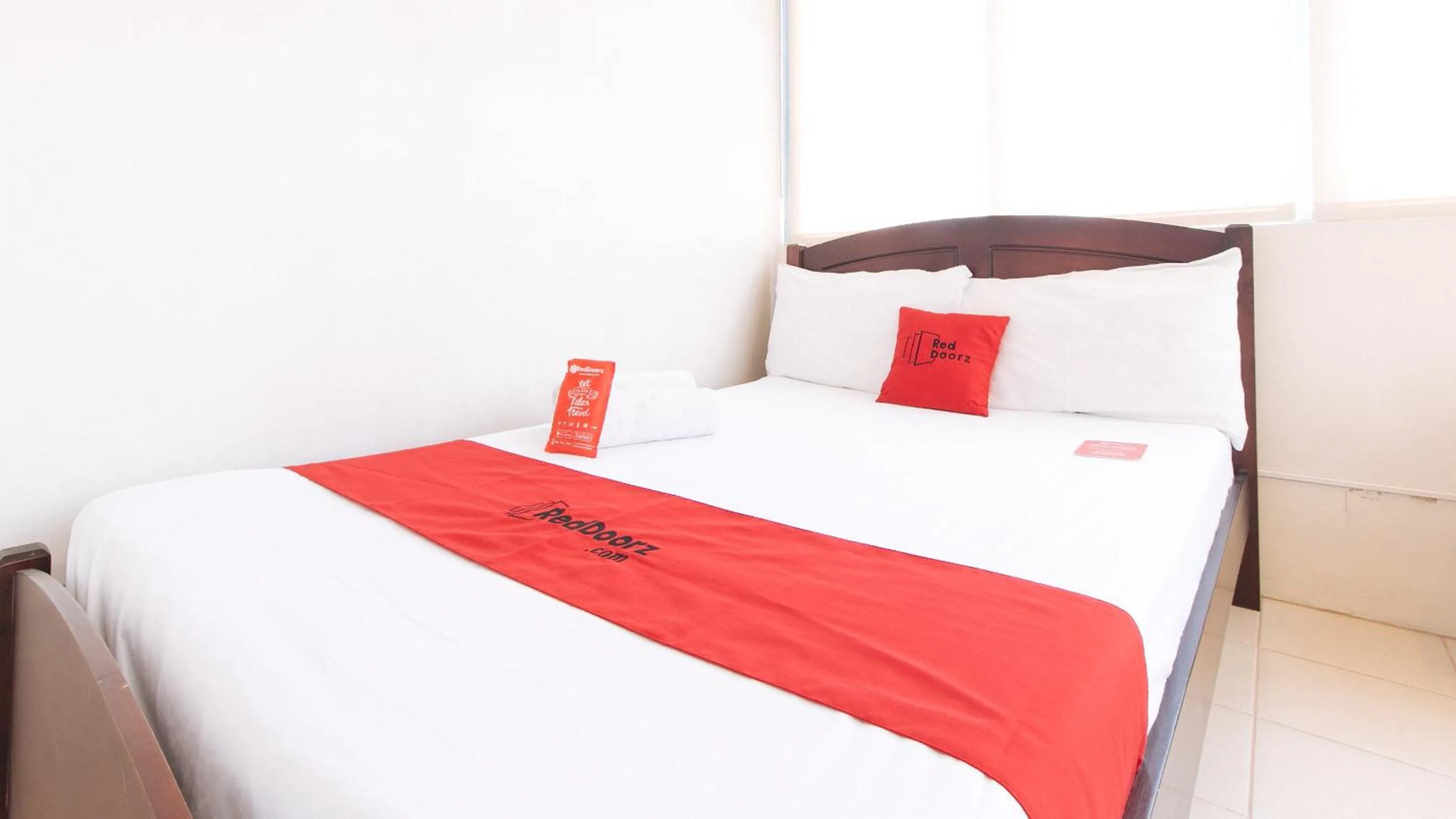 Photo of the whole room, Bed in RedDoorz Plus @ E Rodriguez Corner Banawe