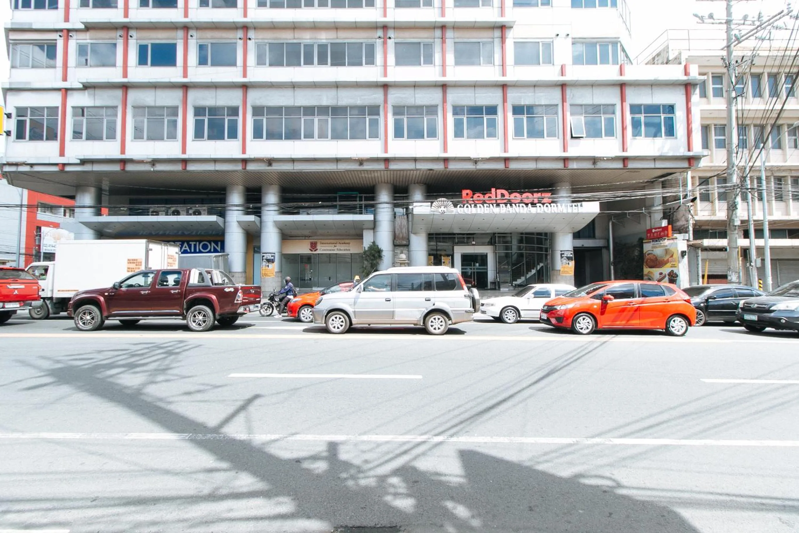 Facade/entrance in RedDoorz Plus @ E Rodriguez Corner Banawe