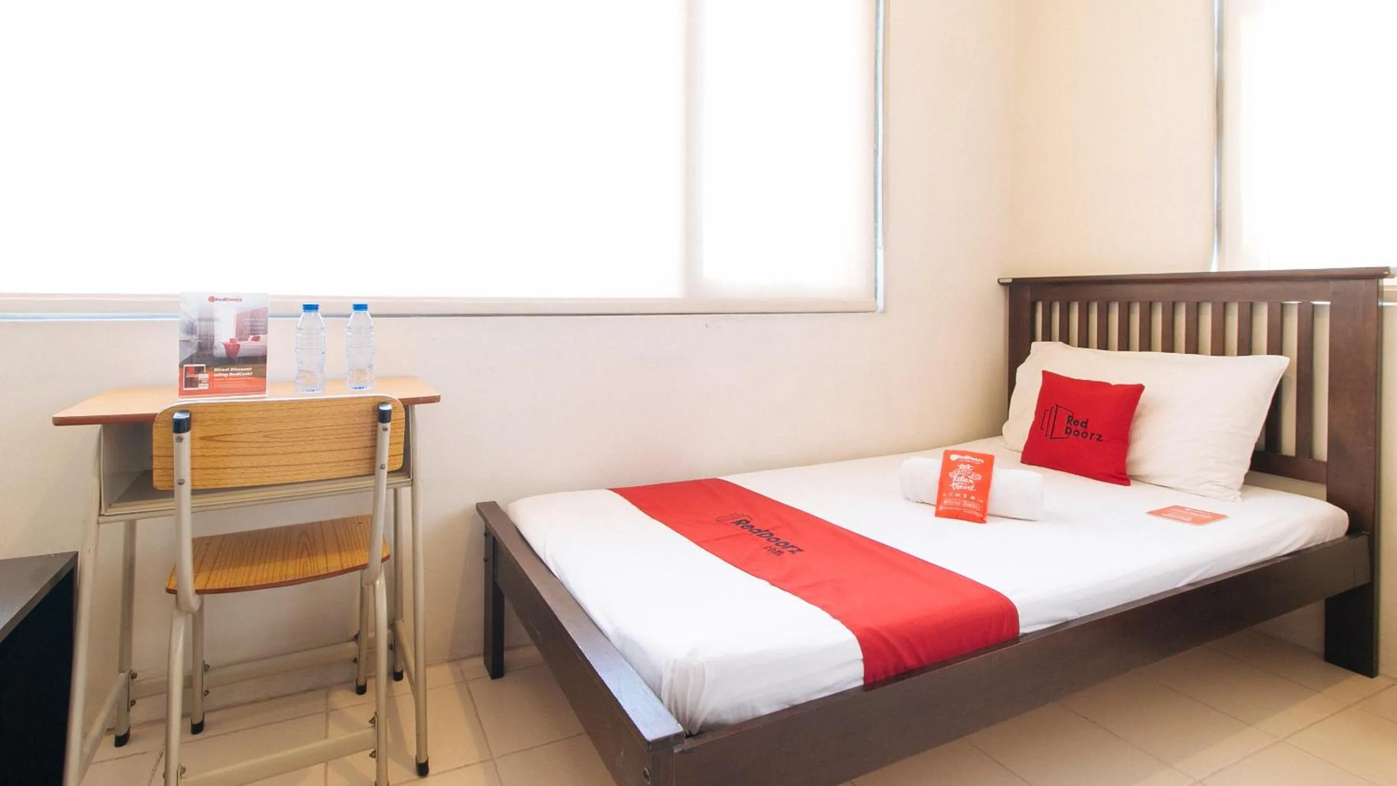 Bed in RedDoorz Plus @ E Rodriguez Corner Banawe