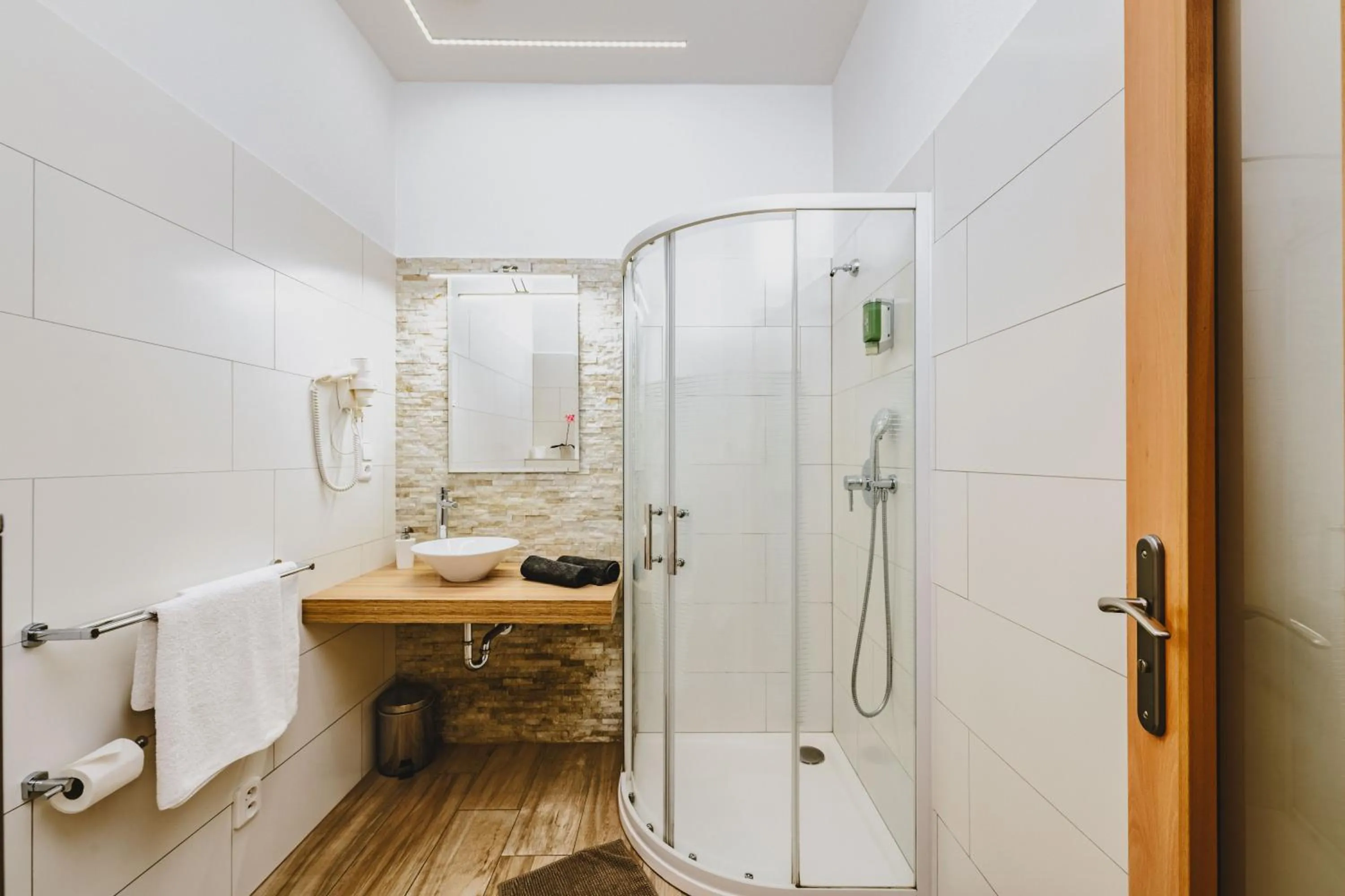 Shower in Grand Tábor